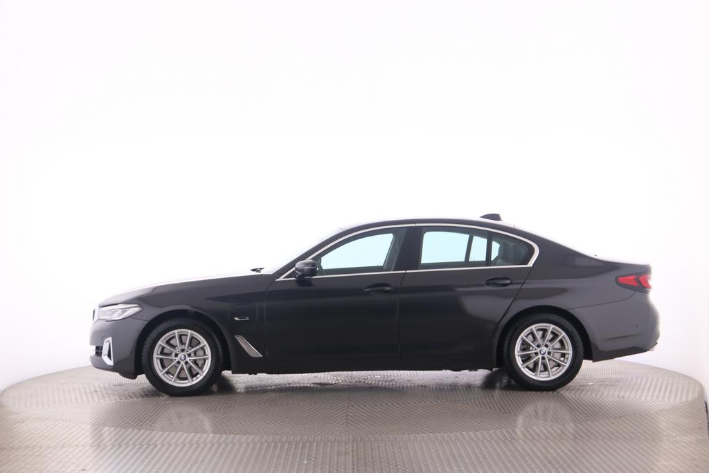 BMW 530e xDrive-showroom-element-3