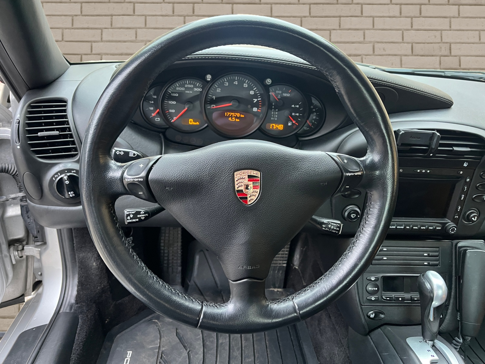 PORSCHE 911 Carrera 4S-image-9