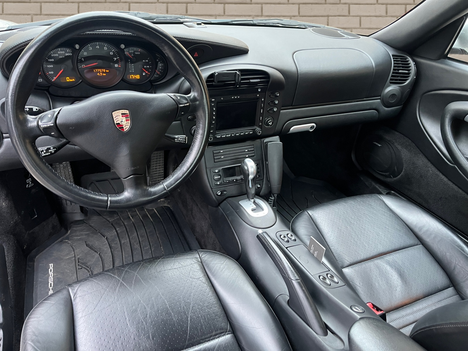 PORSCHE 911 Carrera 4S-image-7
