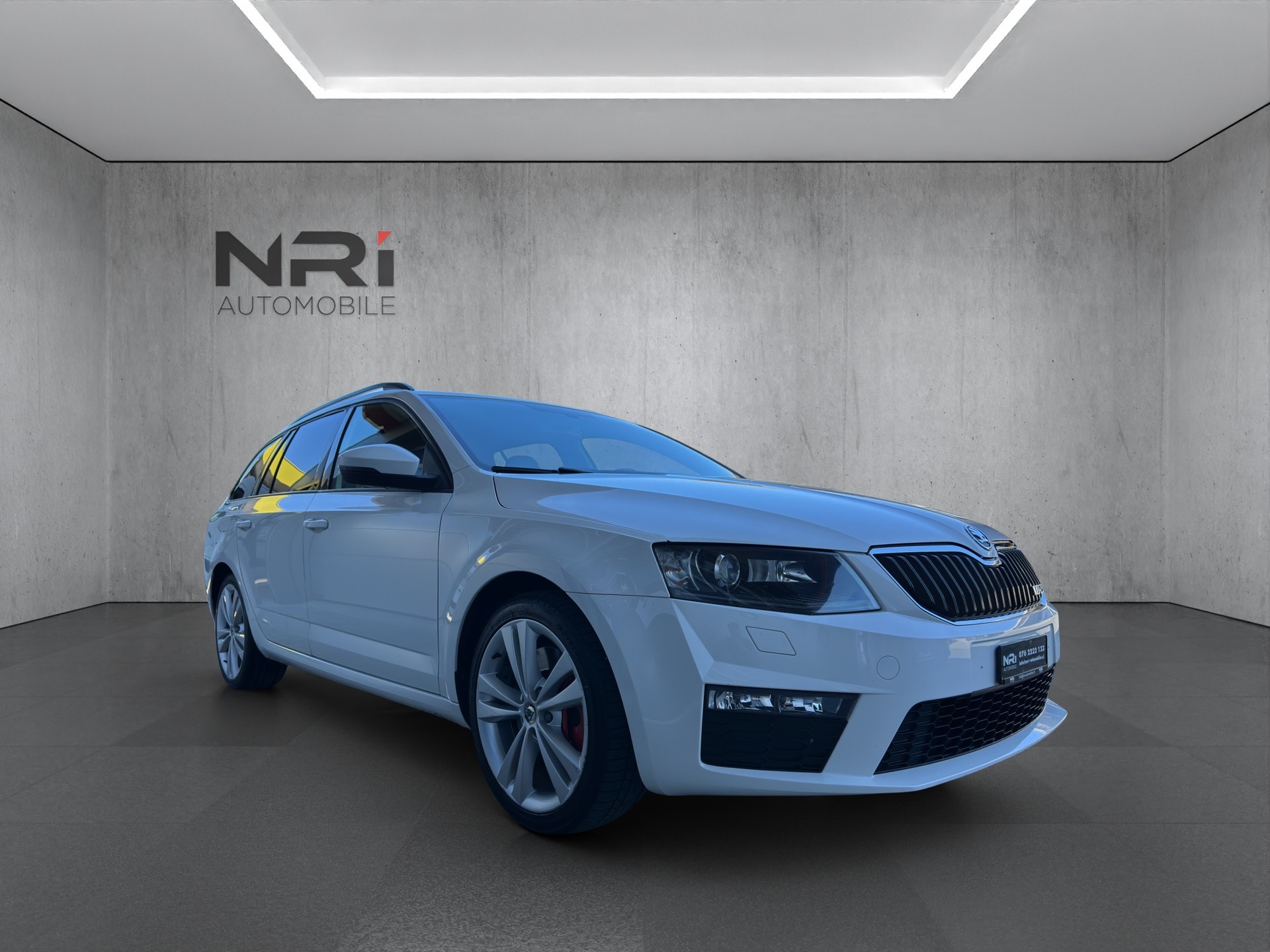 SKODA Octavia Combi 2.0 TSI RS-showroom-element-2