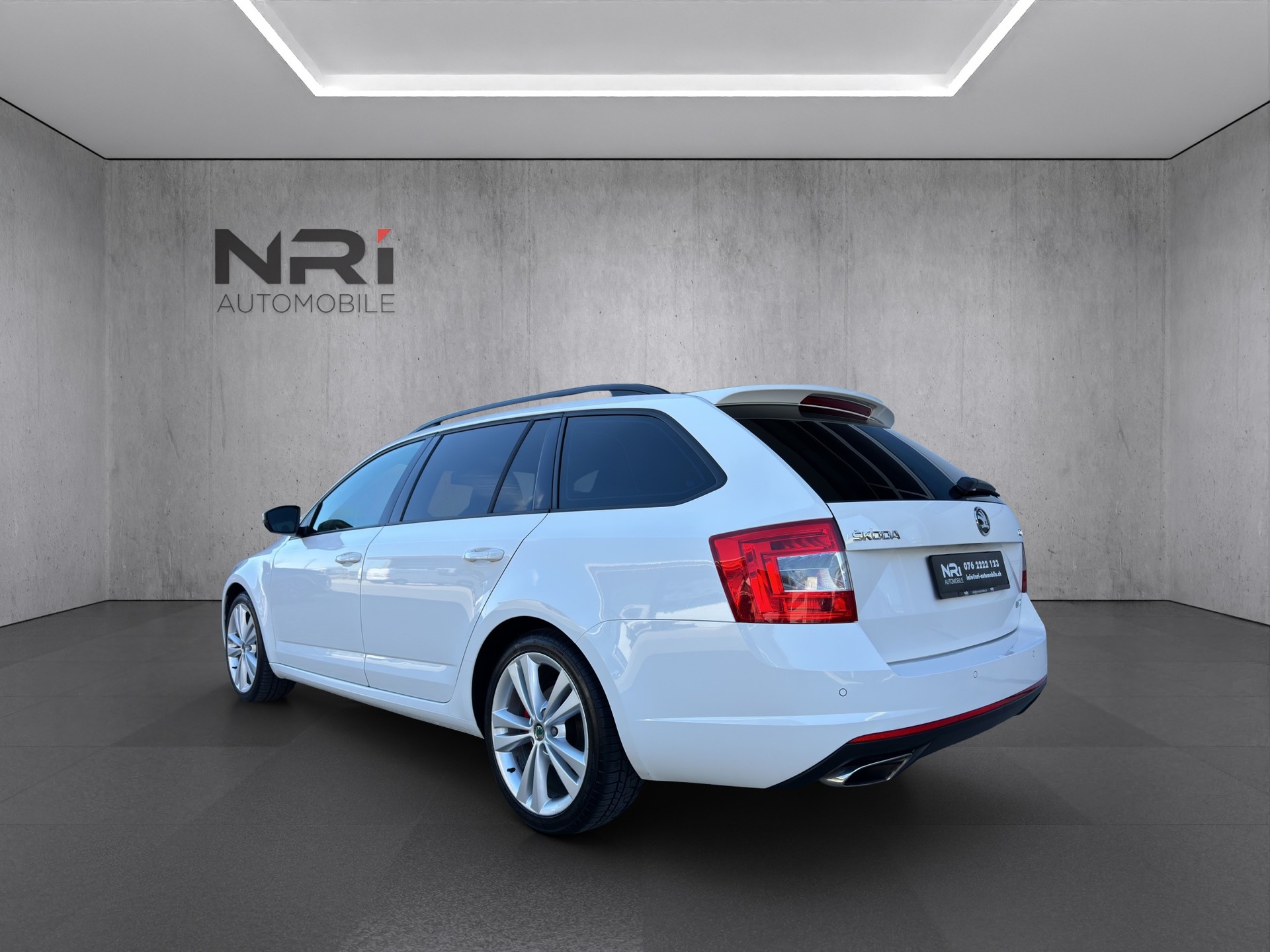 SKODA Octavia Combi 2.0 TSI RS-image-6