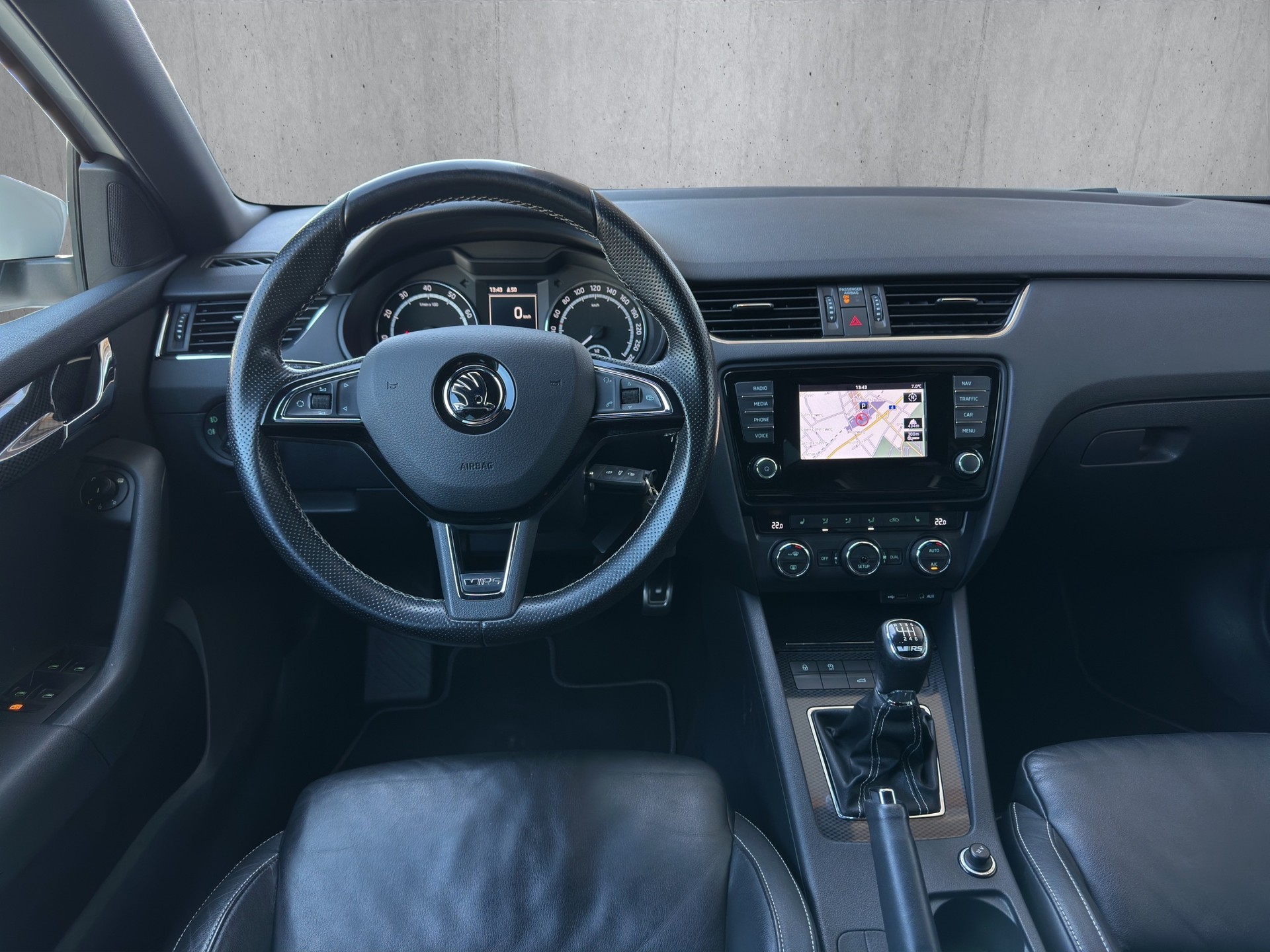 SKODA Octavia Combi 2.0 TSI RS-image-9