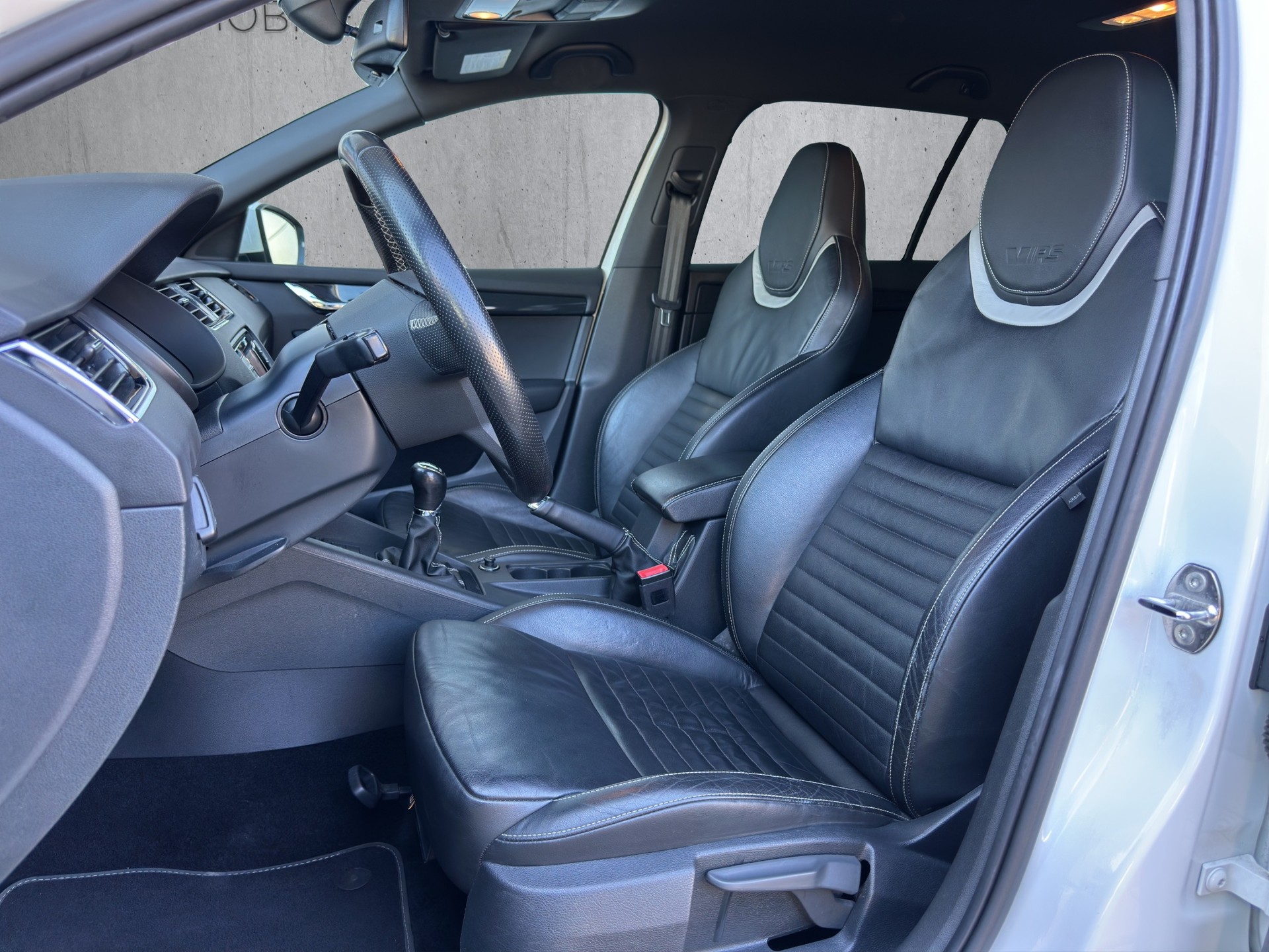 SKODA Octavia Combi 2.0 TSI RS-image-11
