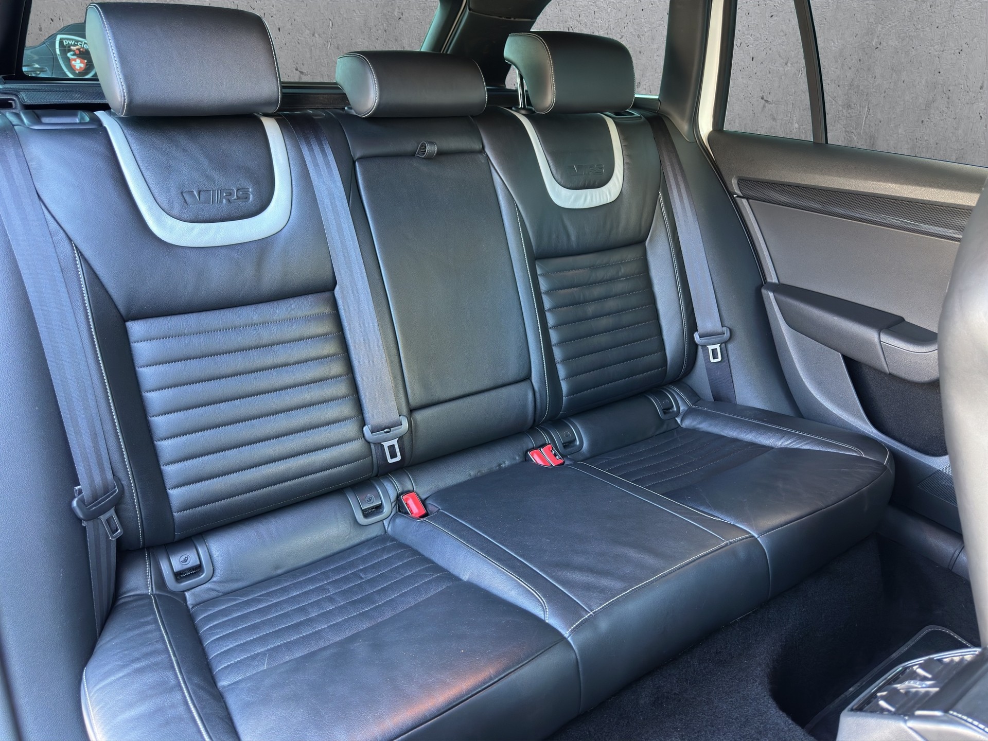 SKODA Octavia Combi 2.0 TSI RS-image-13