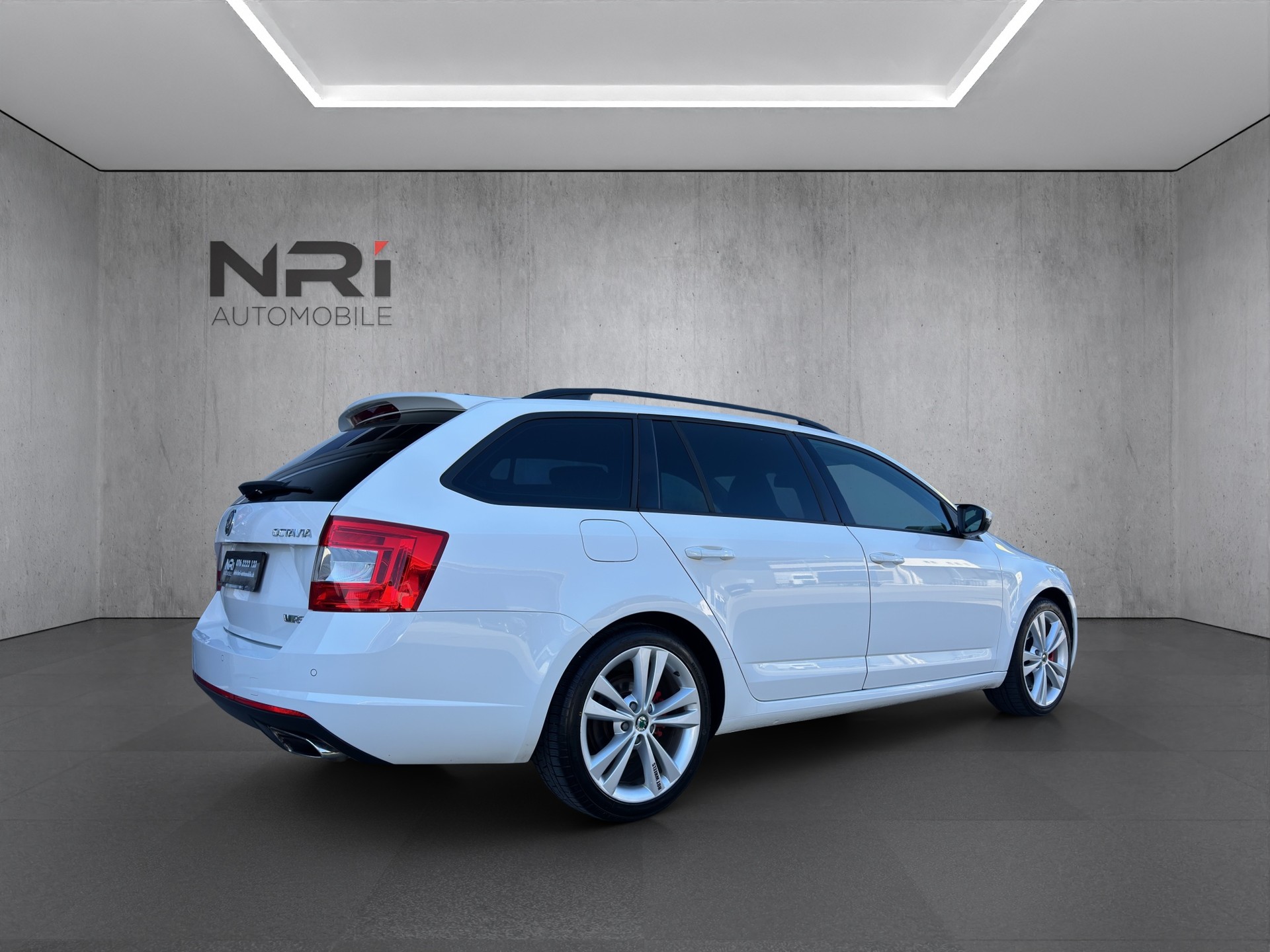 SKODA Octavia Combi 2.0 TSI RS-image-4