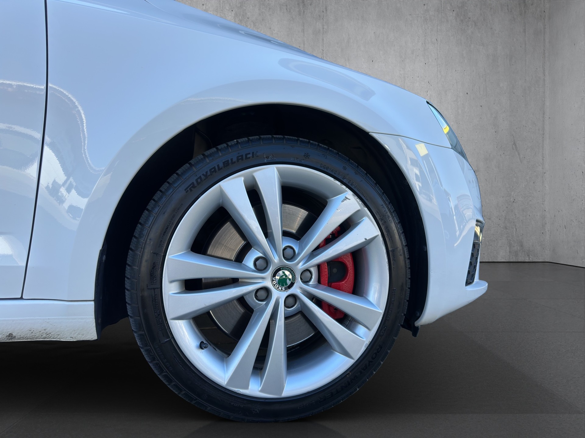 SKODA Octavia Combi 2.0 TSI RS-image-8