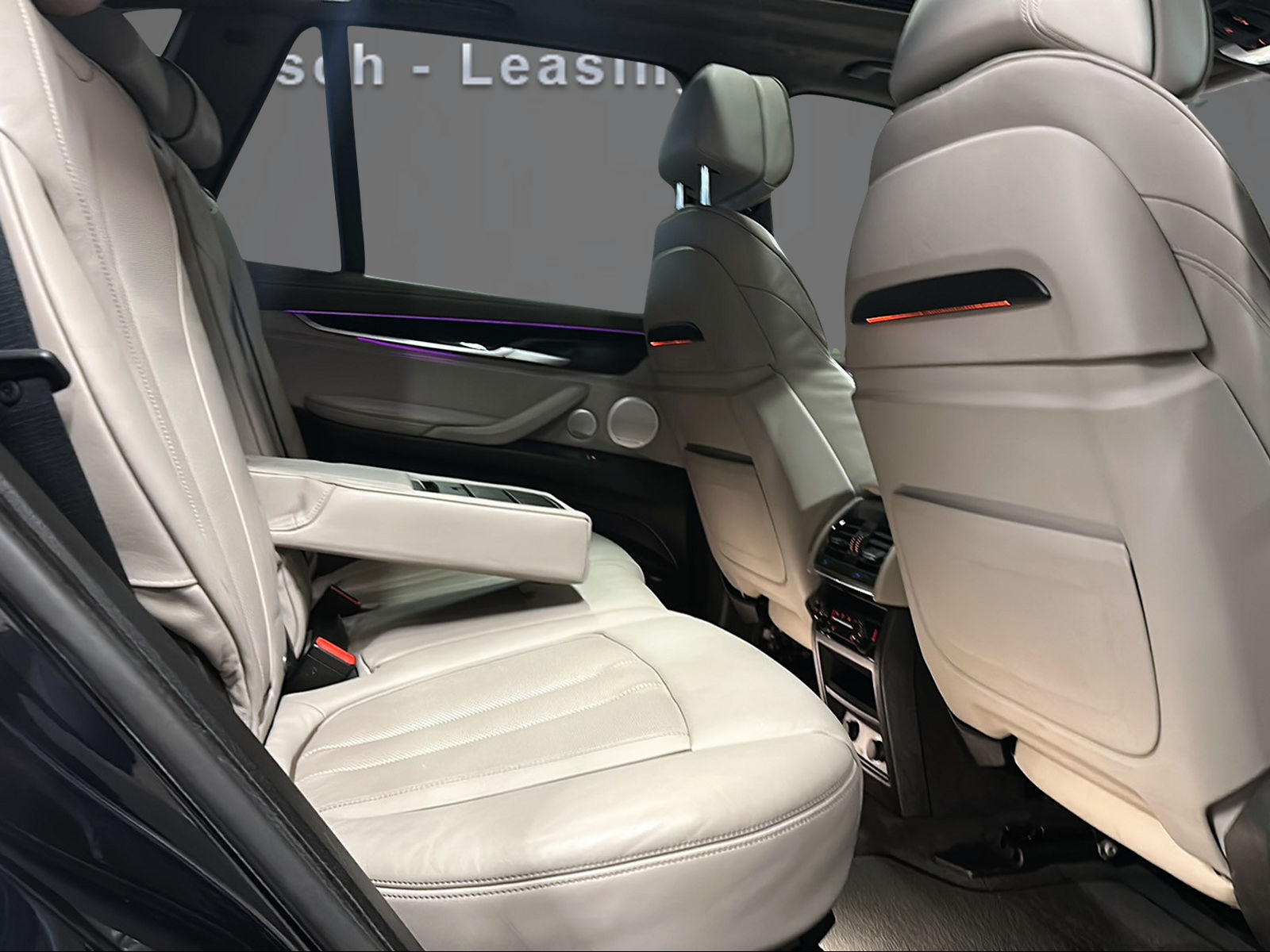 BMW X5 xDrive 50i Steptronic-image-12