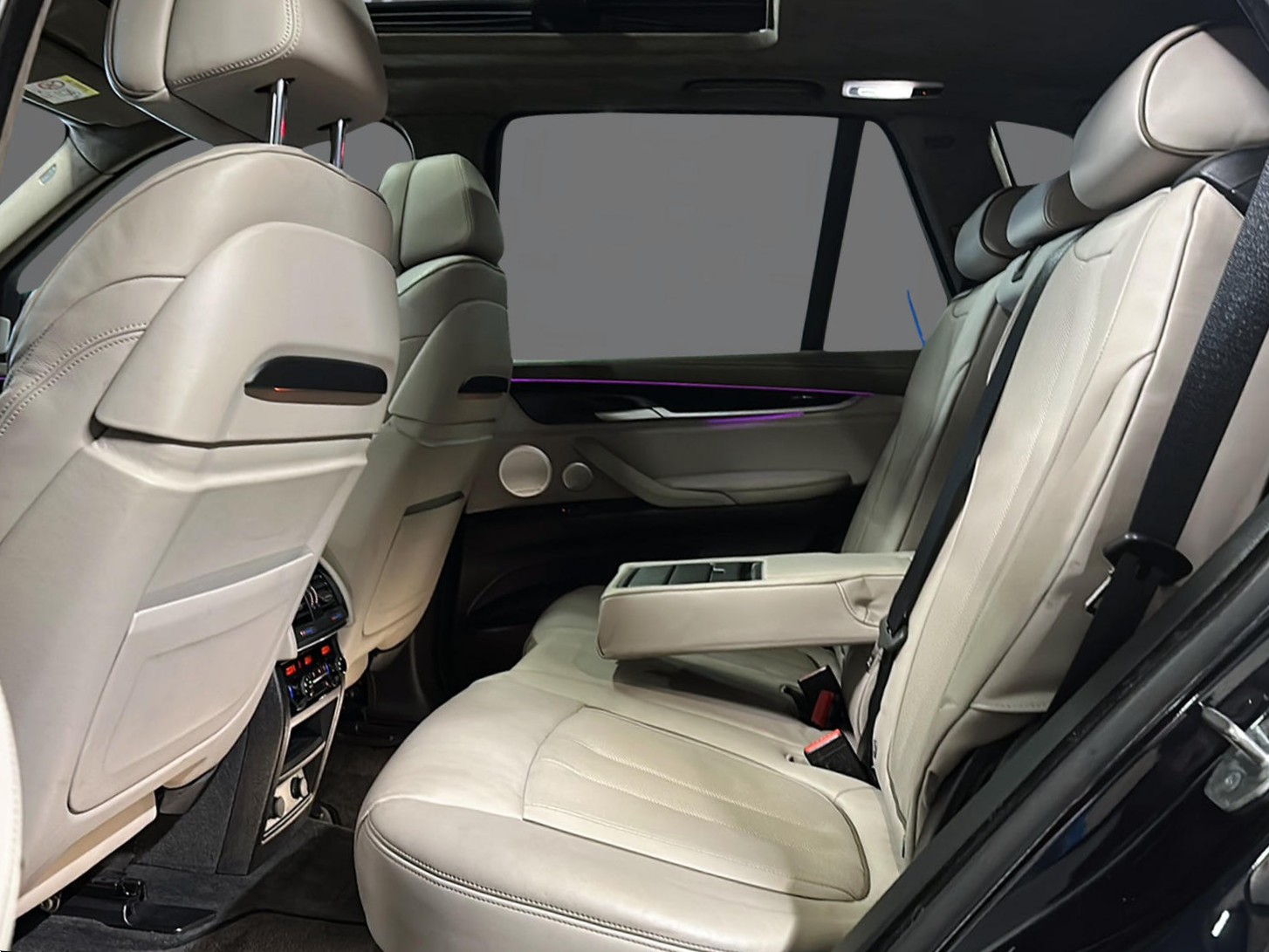 BMW X5 xDrive 50i Steptronic-image-11