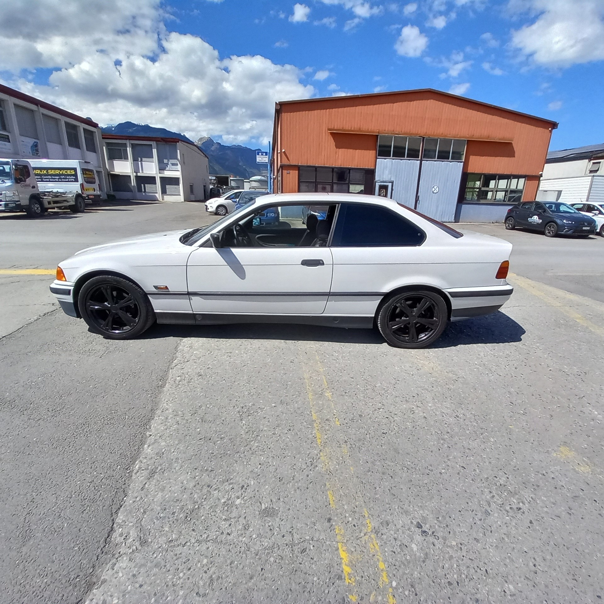 BMW 318iS A Coupé-image-1