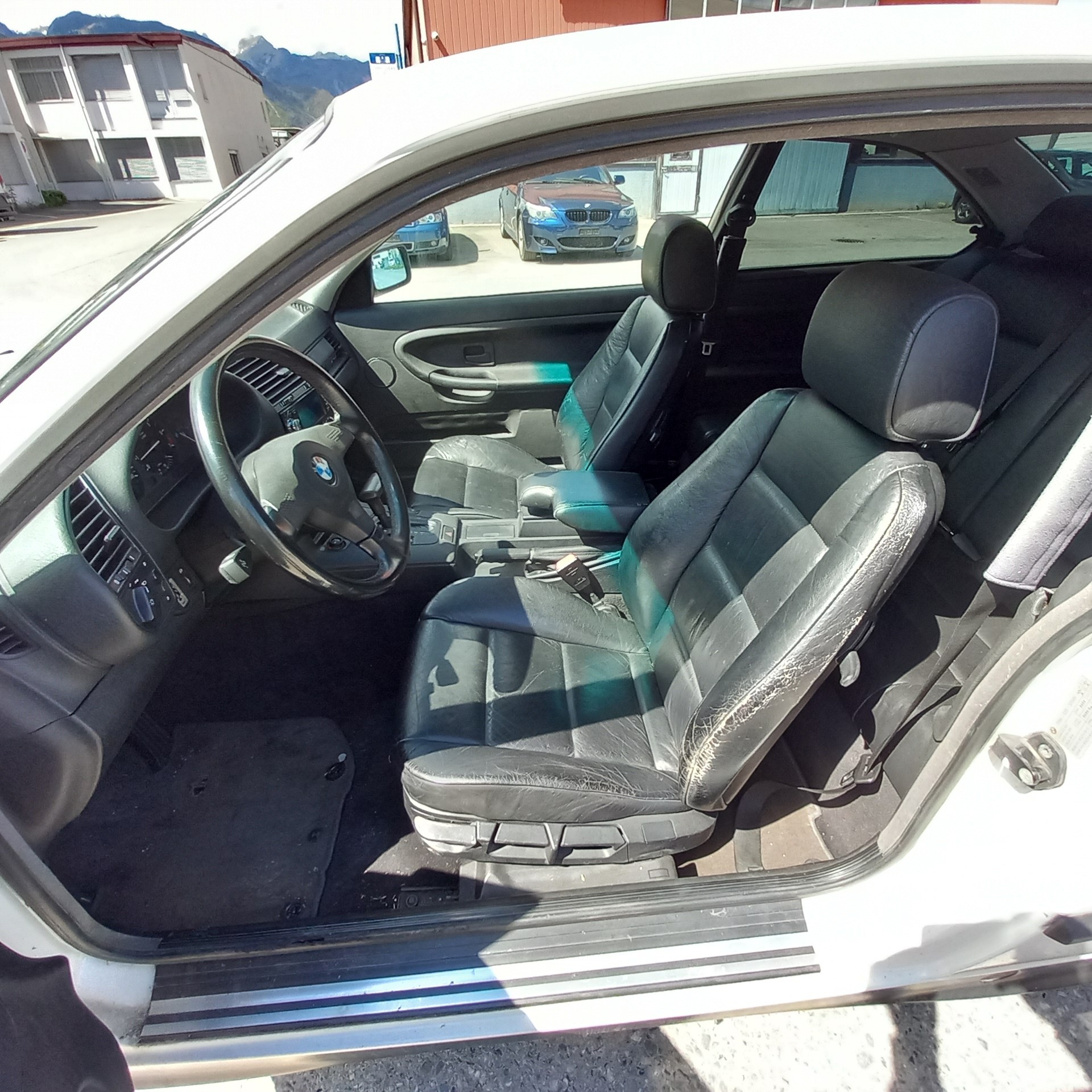 BMW 318iS A Coupé-image-5