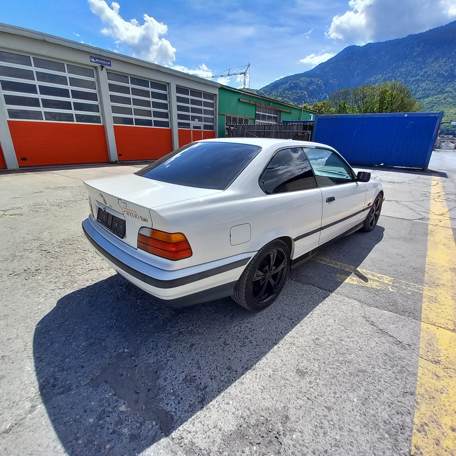 BMW 318iS A Coupé-image-3