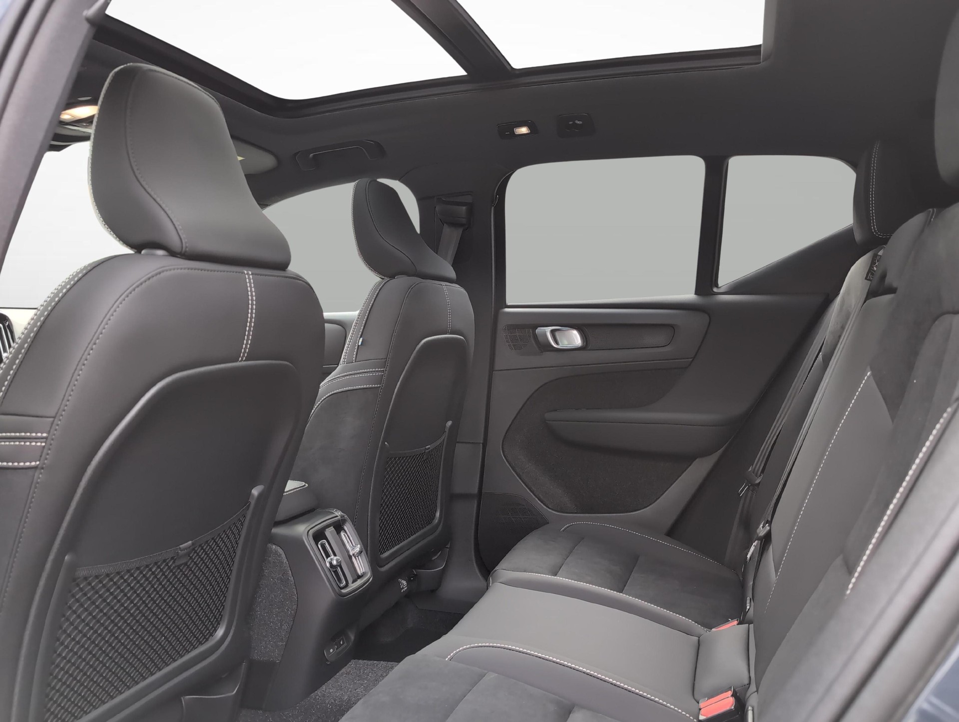 VOLVO EX40 Twin XCENTRIC Edition AWD-image-7