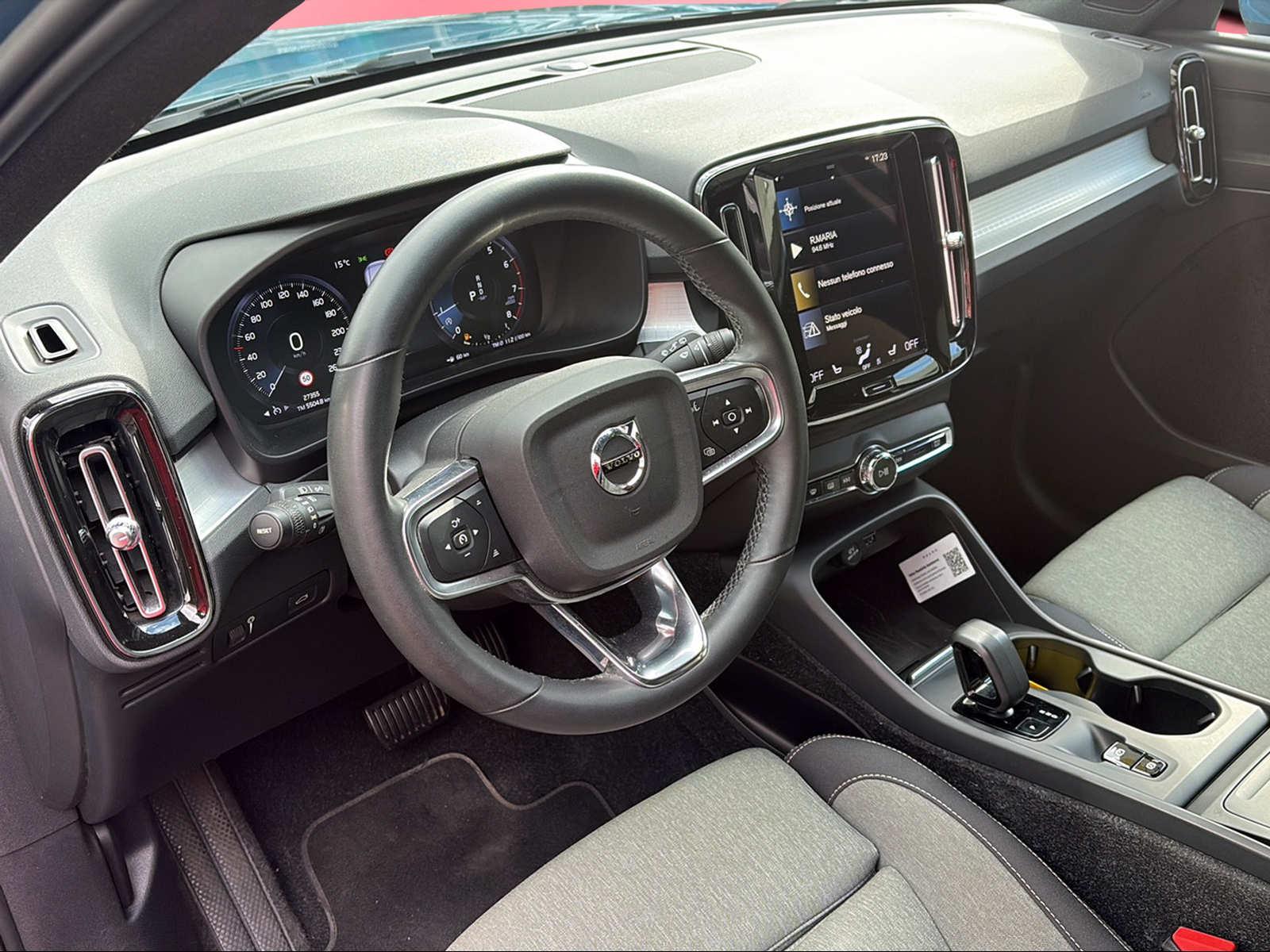 VOLVO XC40 1.5 T2 Momentum-image-4