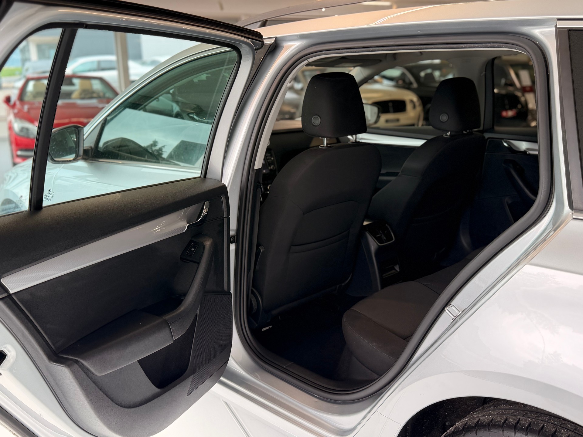 SKODA Octavia Combi 2.0 TDI Ambition 4x4 DSG-image-15