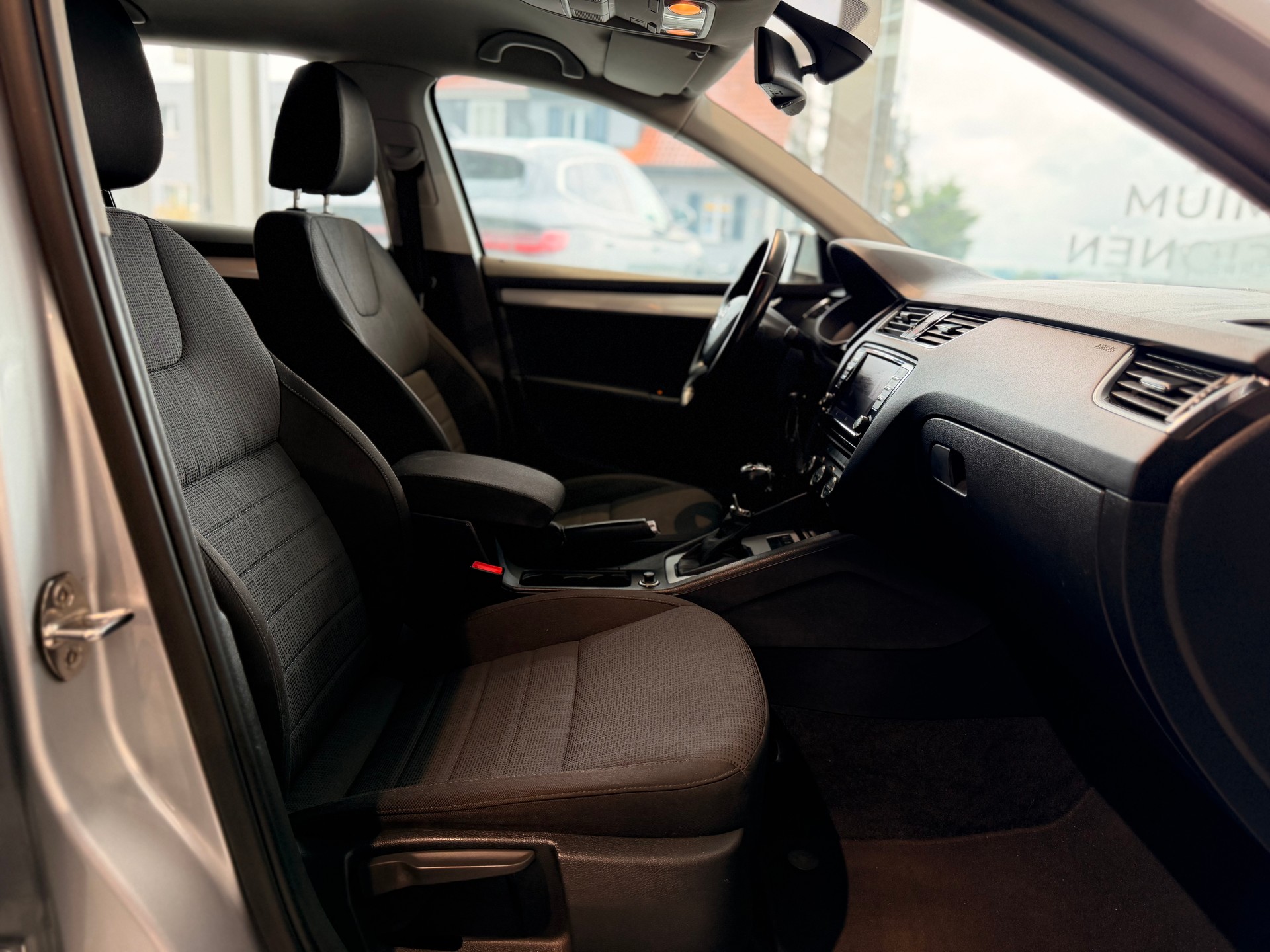 SKODA Octavia Combi 2.0 TDI Ambition 4x4 DSG-image-20
