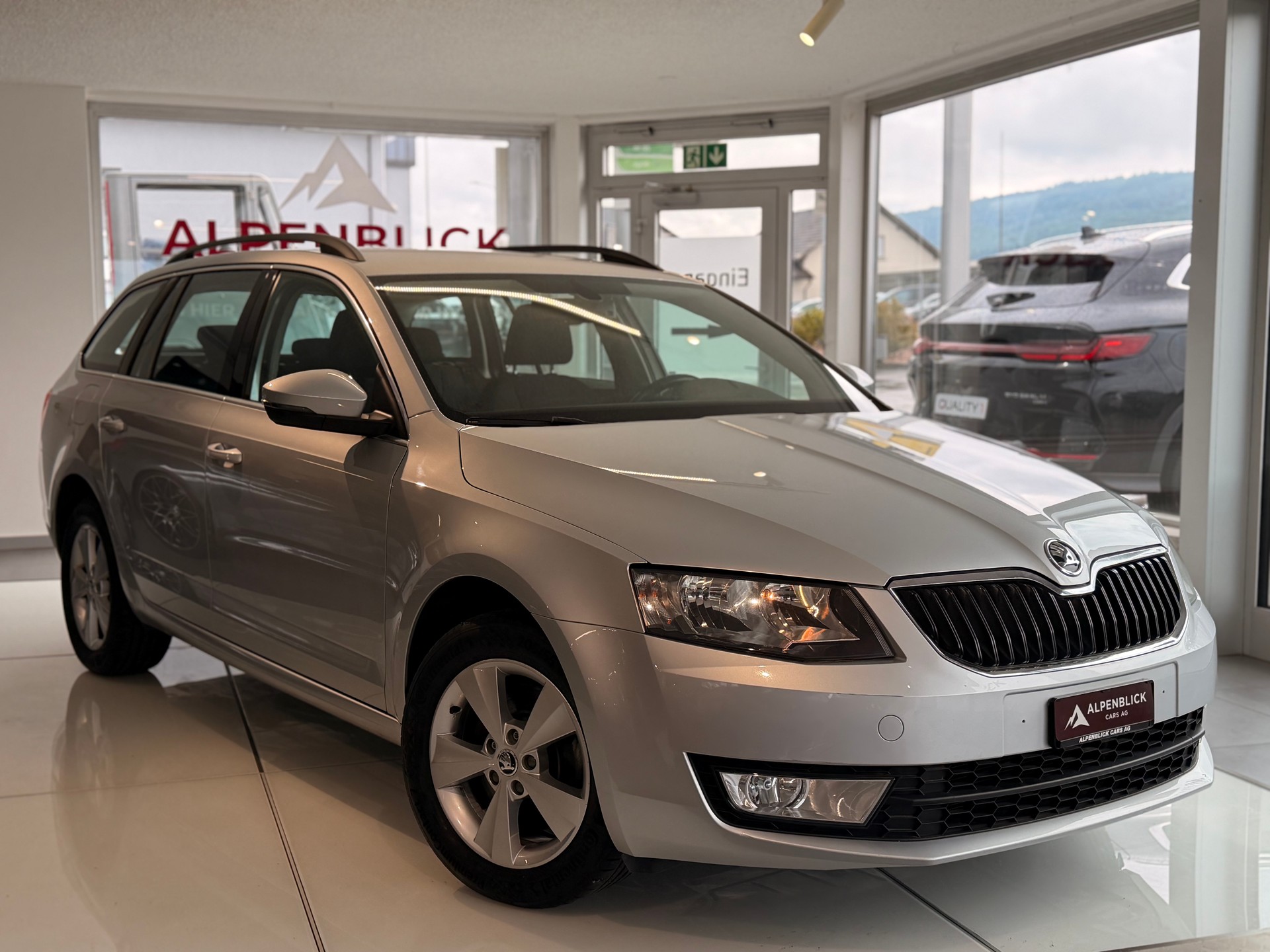 SKODA Octavia Combi 2.0 TDI Ambition 4x4 DSG-showroom-element-2