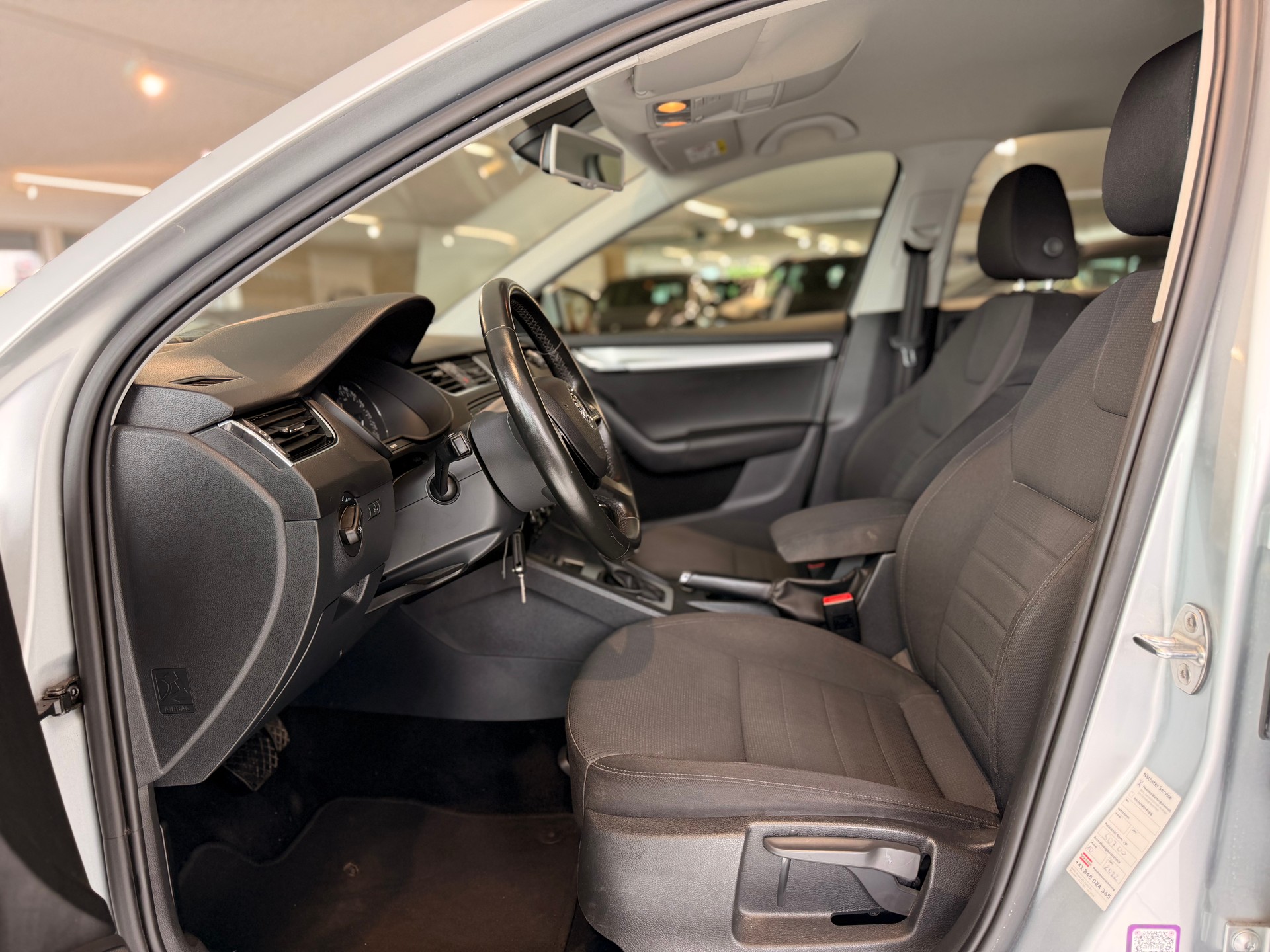 SKODA Octavia Combi 2.0 TDI Ambition 4x4 DSG-image-12