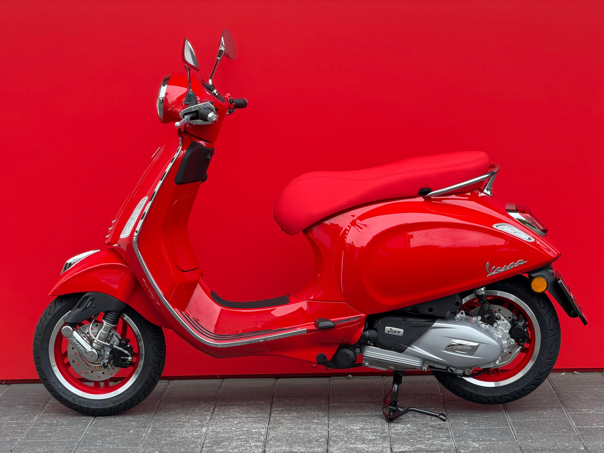 PIAGGIO Vespa 125 Primavera (RED) MY26-showroom-element-3