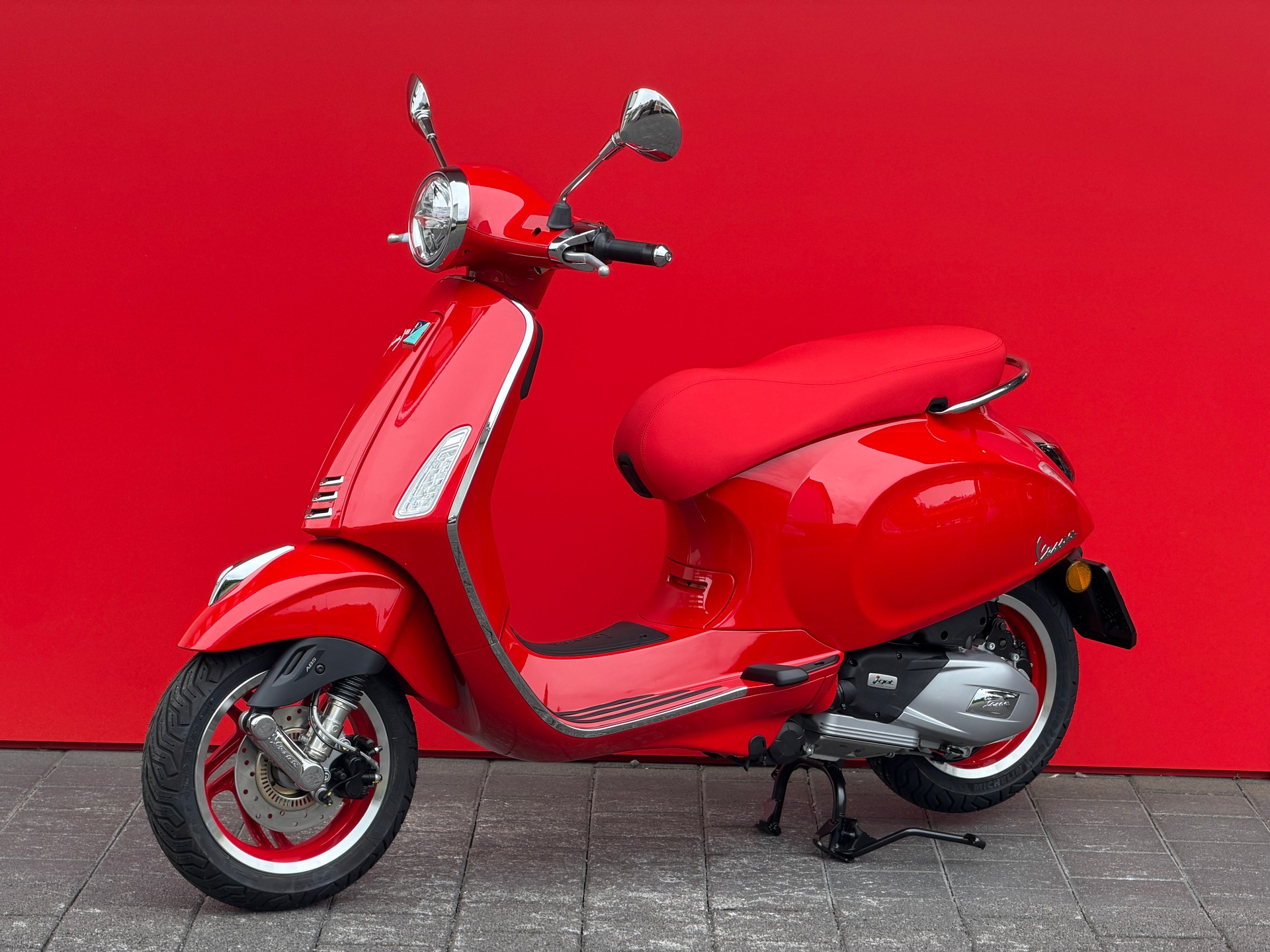 PIAGGIO Vespa 125 Primavera (RED) MY26-showroom-element-2