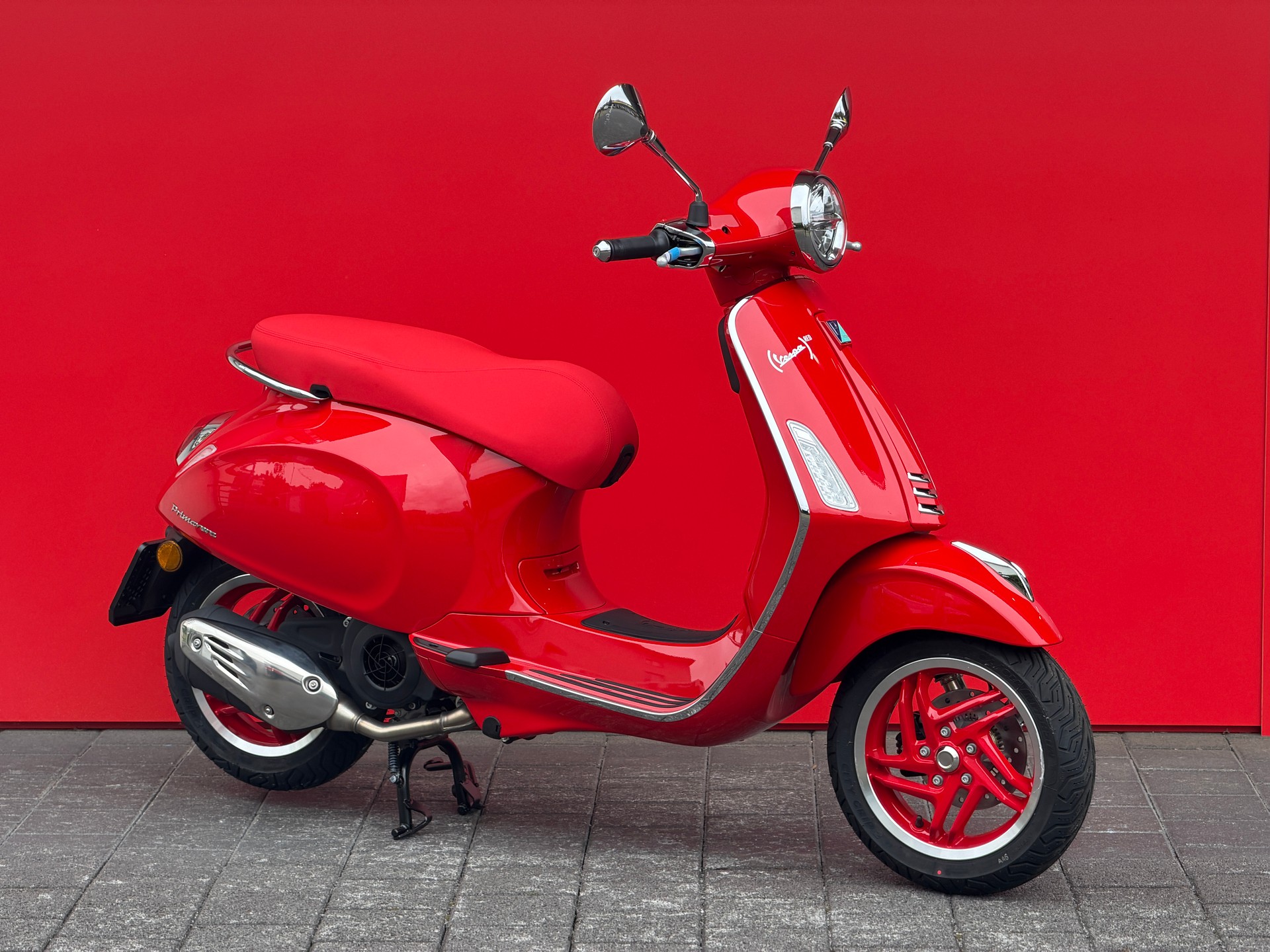 PIAGGIO Vespa 125 Primavera (RED) MY26-showroom-element-1