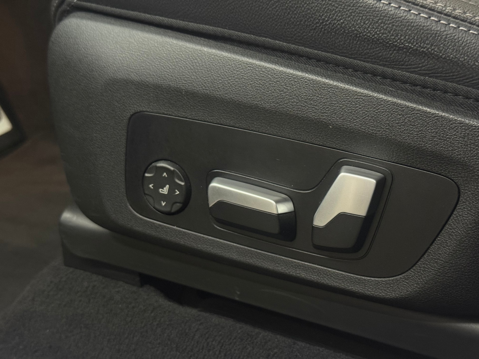 BMW X3 xDrive 20i M Sport-image-13