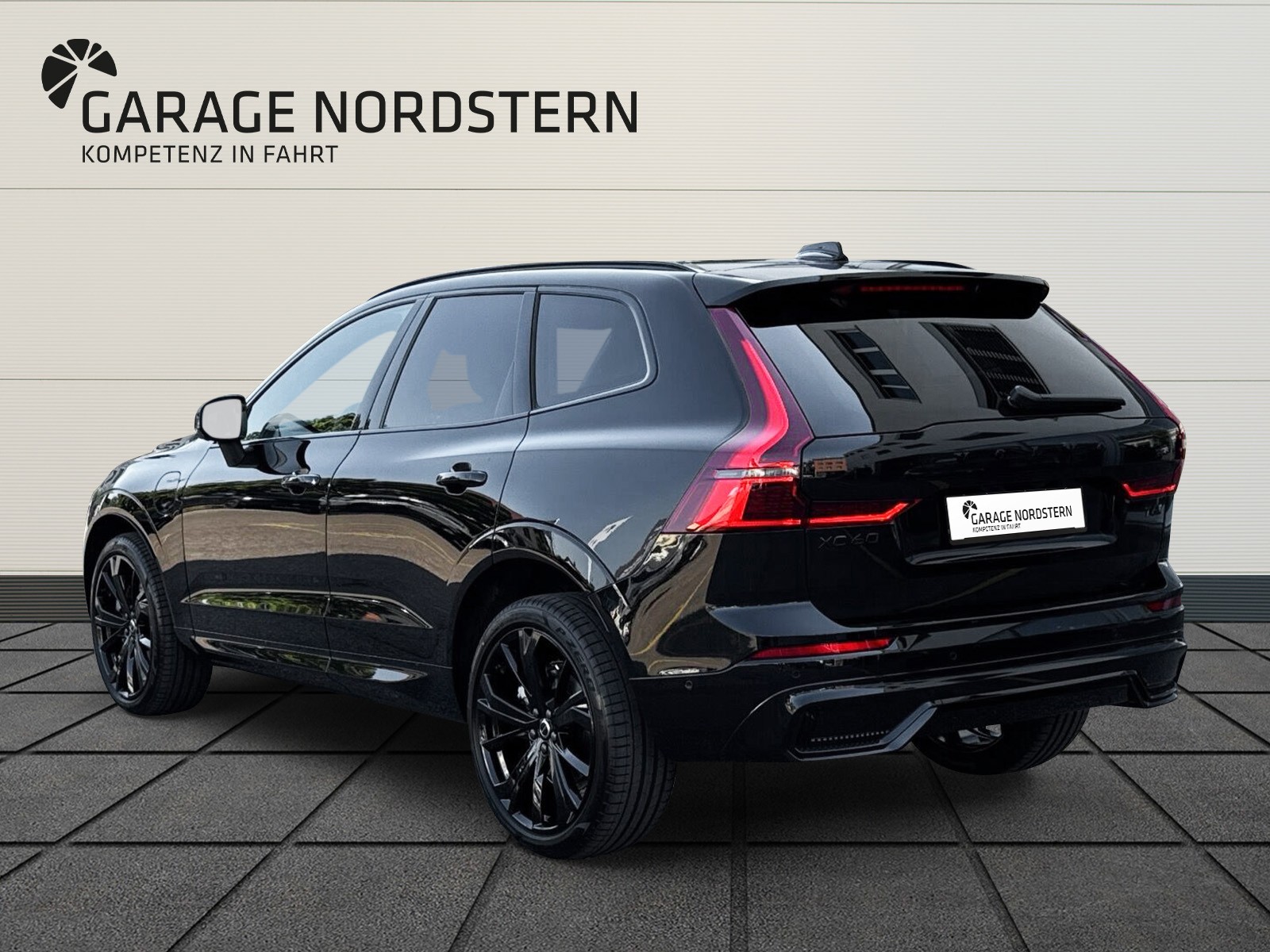 VOLVO XC60 2.0 T6 TE Black Edition eAWD-showroom-element-2