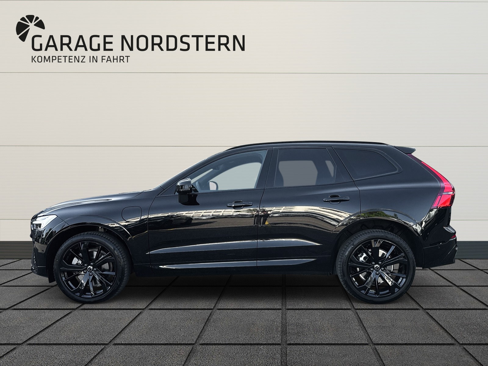 VOLVO XC60 2.0 T6 TE Black Edition eAWD-showroom-element-1