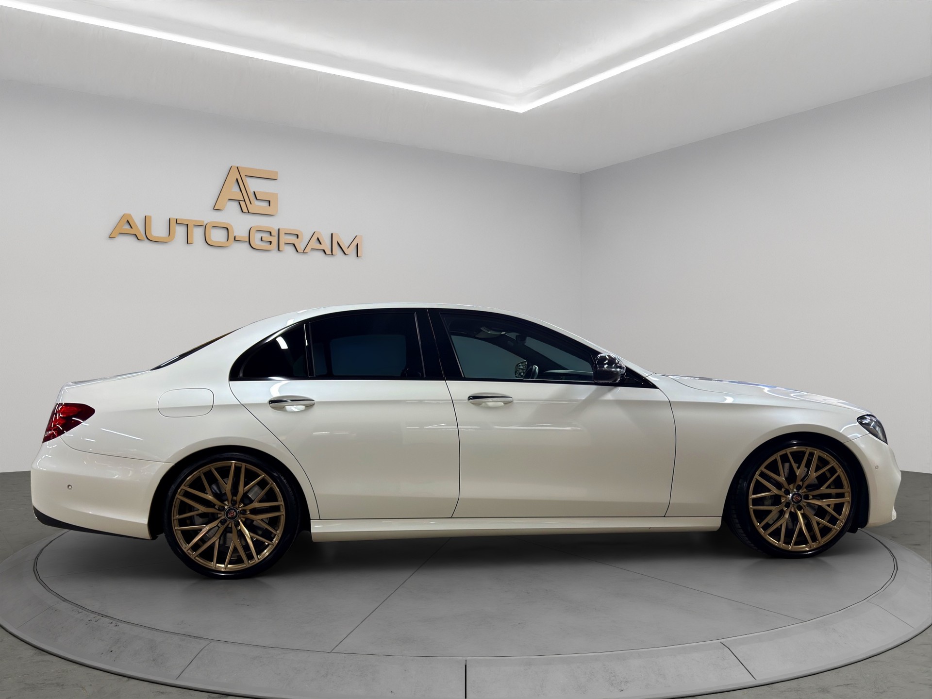 MERCEDES-BENZ E 450 AMG Line 4Matic 9G-Tronic-image-5