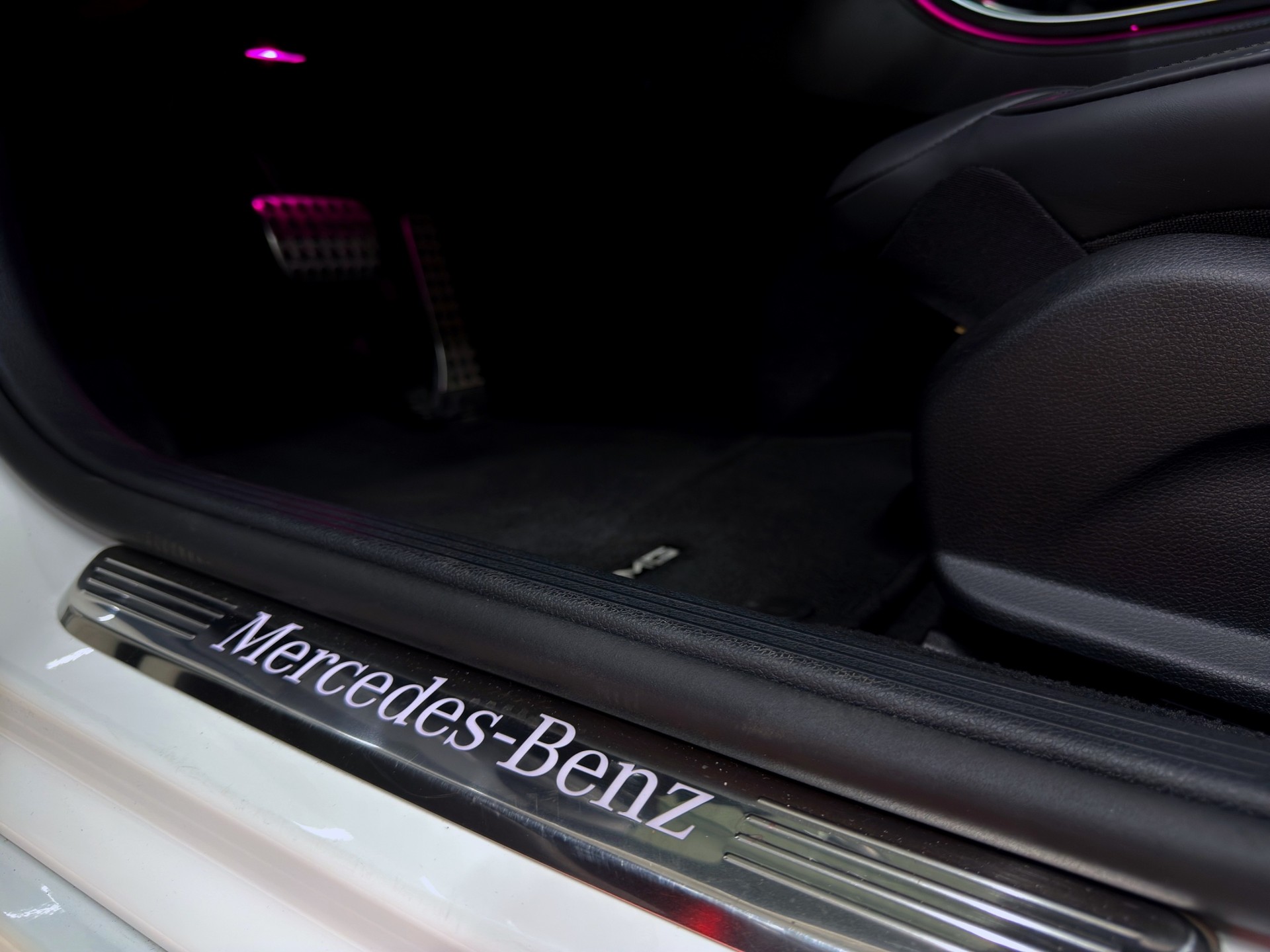 MERCEDES-BENZ E 450 AMG Line 4Matic 9G-Tronic-image-25