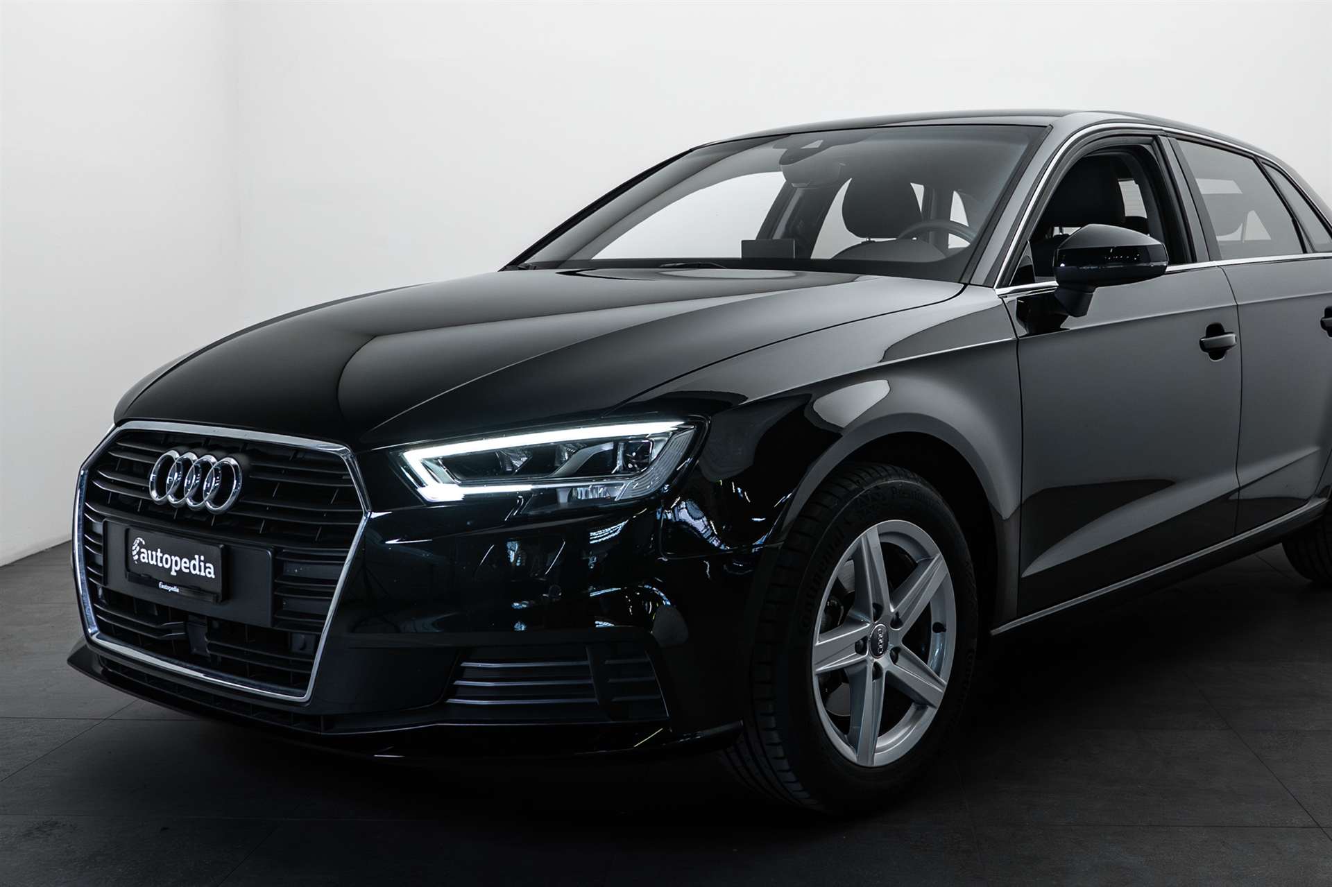 AUDI A3 Sportback 35 TFSI S-tronic-showroom-element-1
