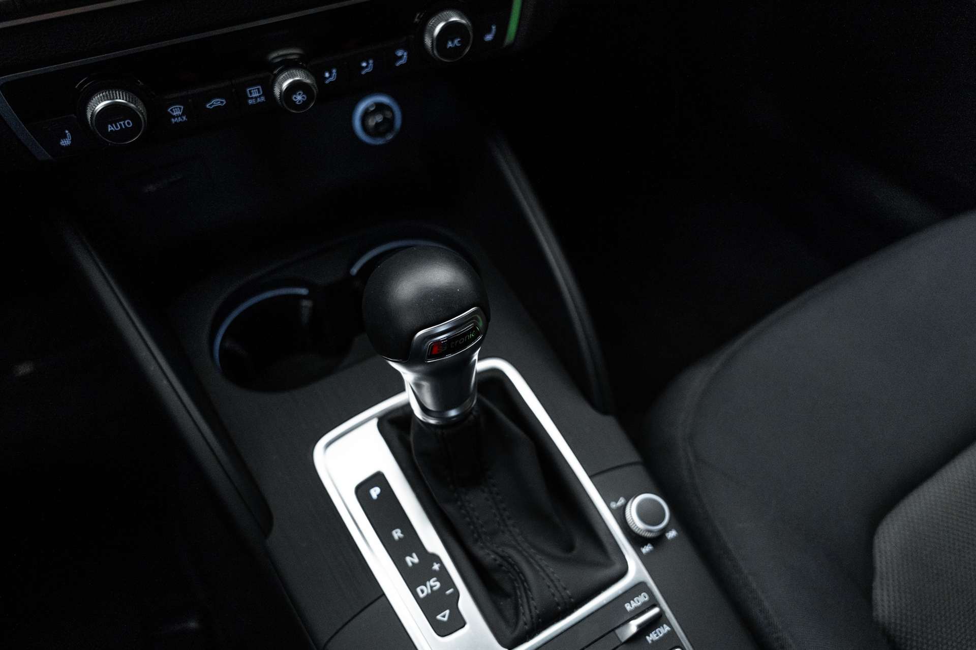 AUDI A3 Sportback 35 TFSI S-tronic-image-24