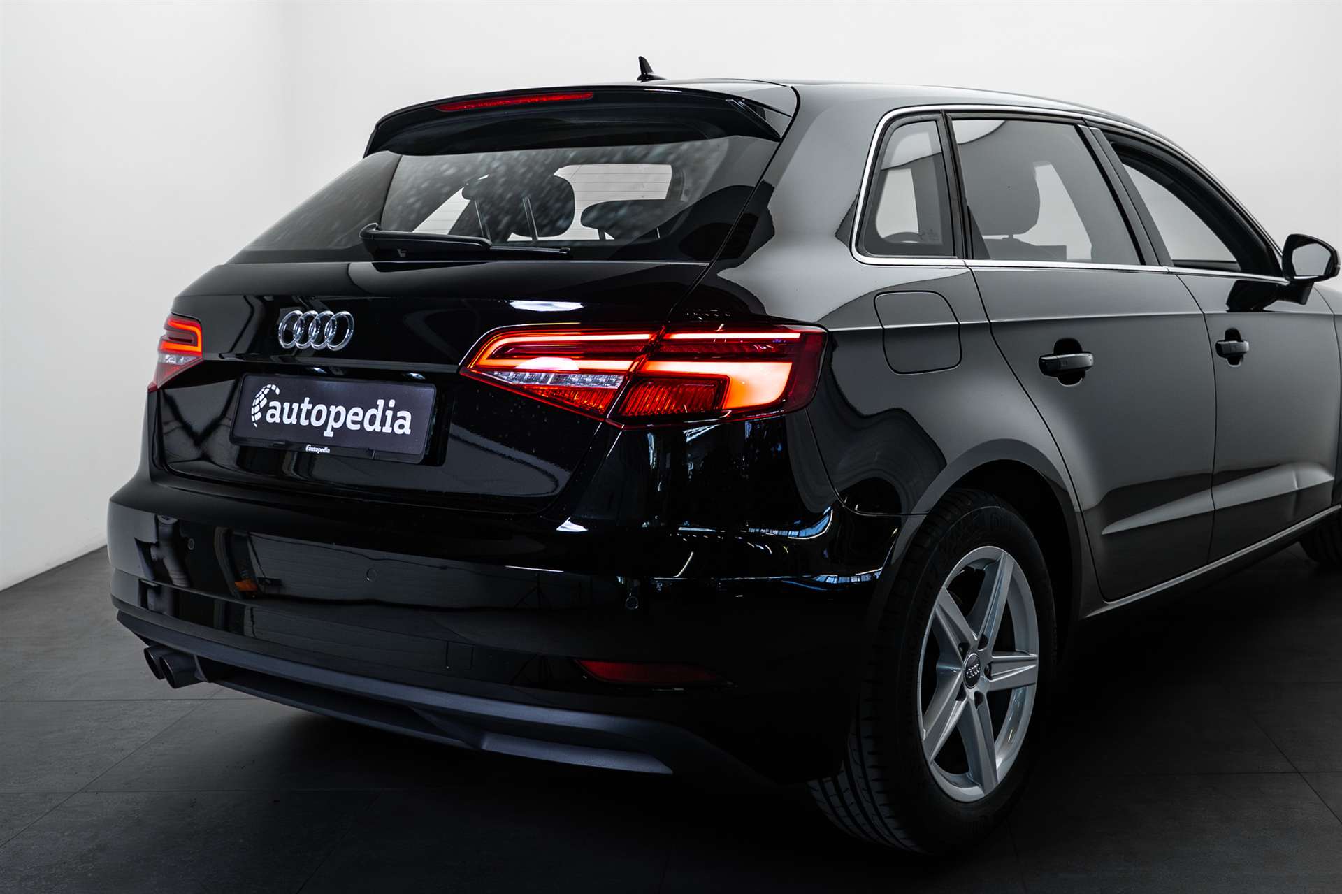 AUDI A3 Sportback 35 TFSI S-tronic-showroom-element-3