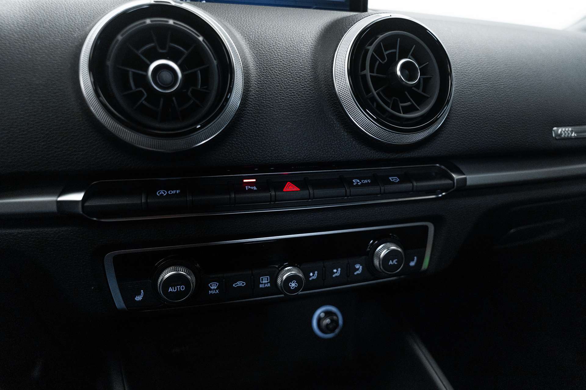 AUDI A3 Sportback 35 TFSI S-tronic-image-22