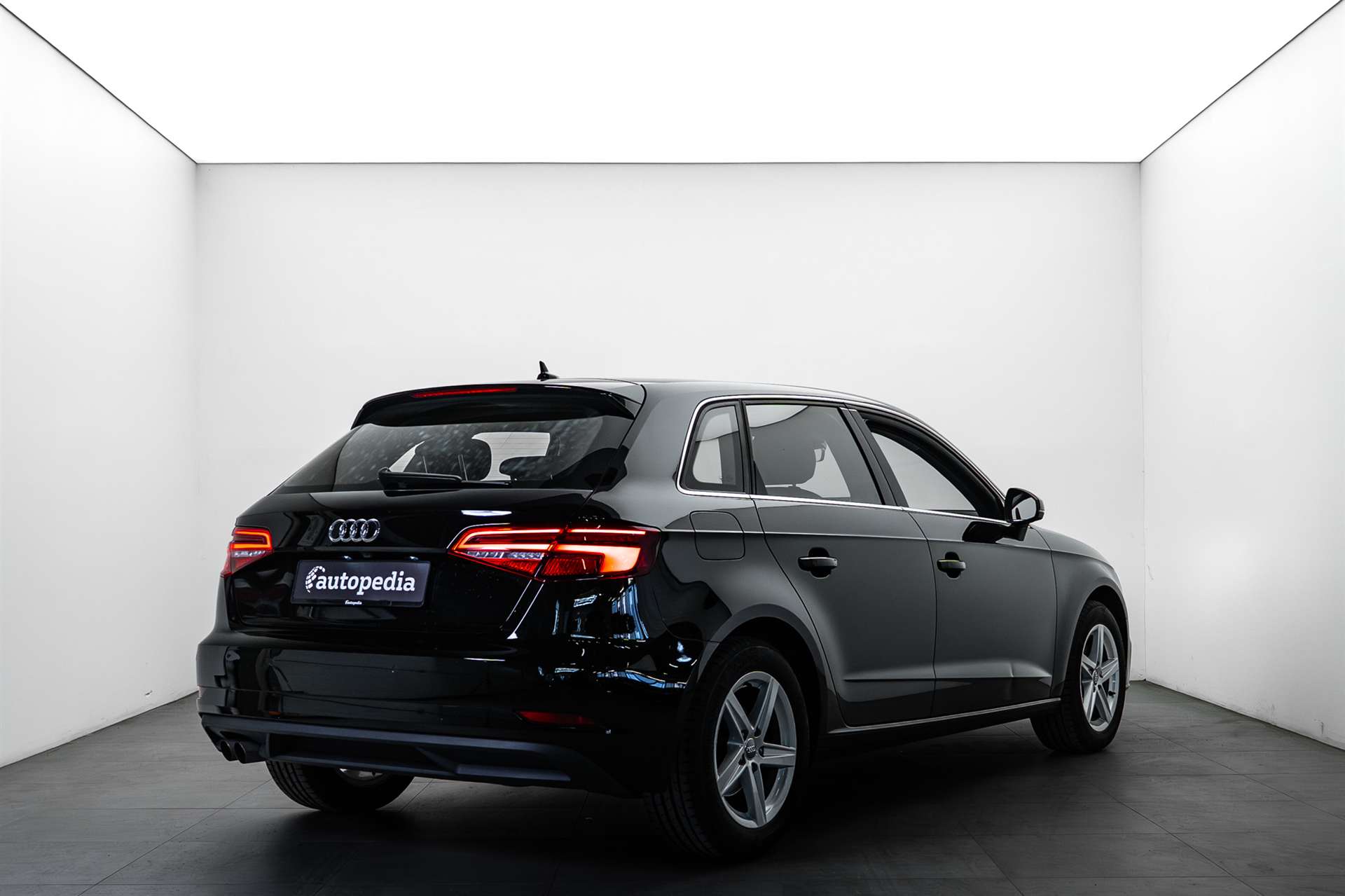AUDI A3 Sportback 35 TFSI S-tronic-showroom-element-2