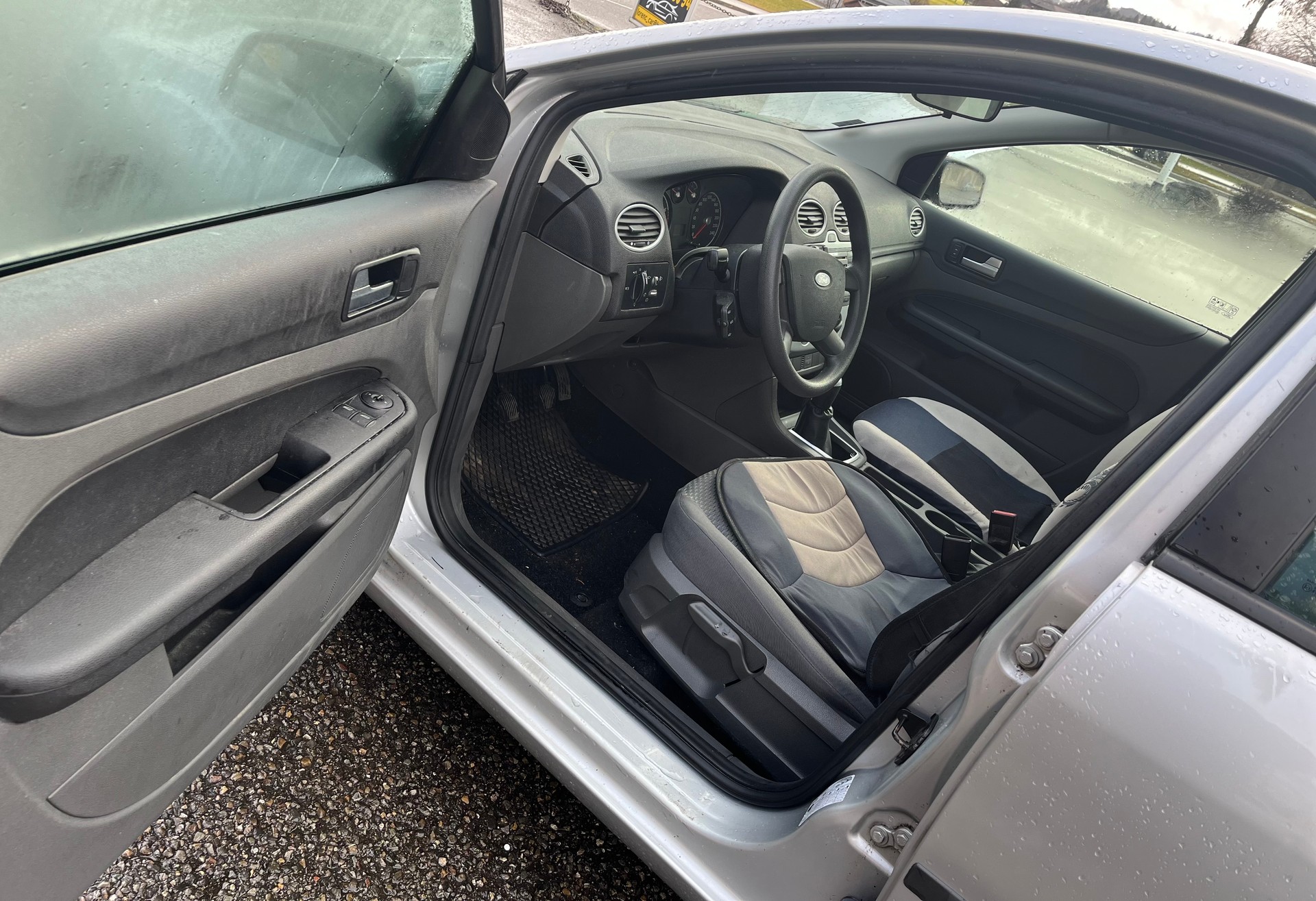 FORD 1,6 16 V Benzi Euro B04 mit Klimaanlage Limousine-image-9