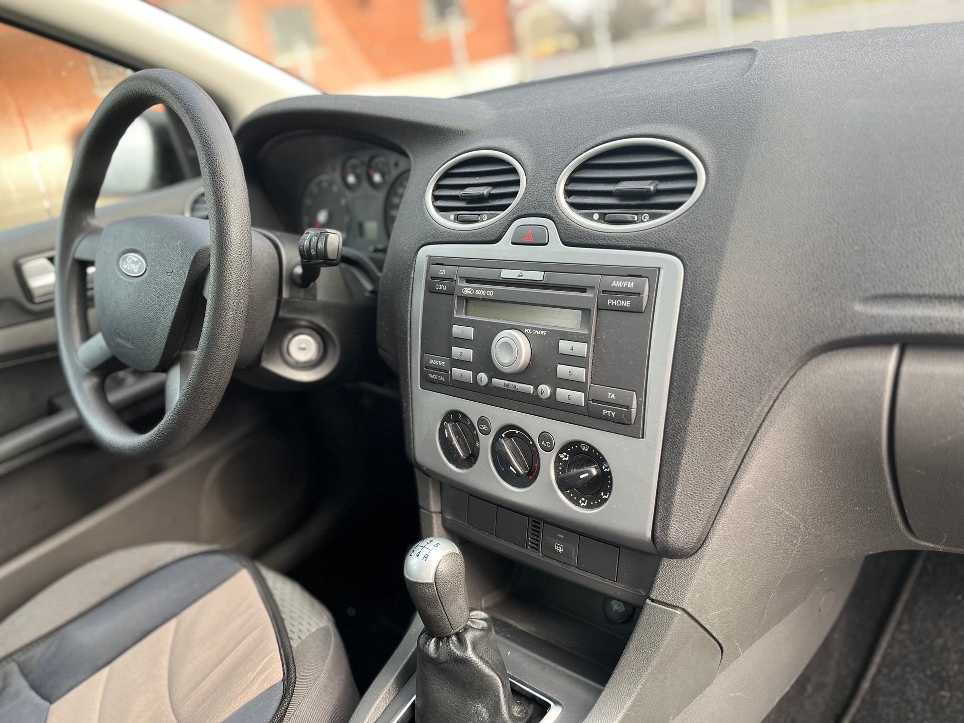 FORD 1,6 16 V Benzi Euro B04 mit Klimaanlage Limousine-image-12