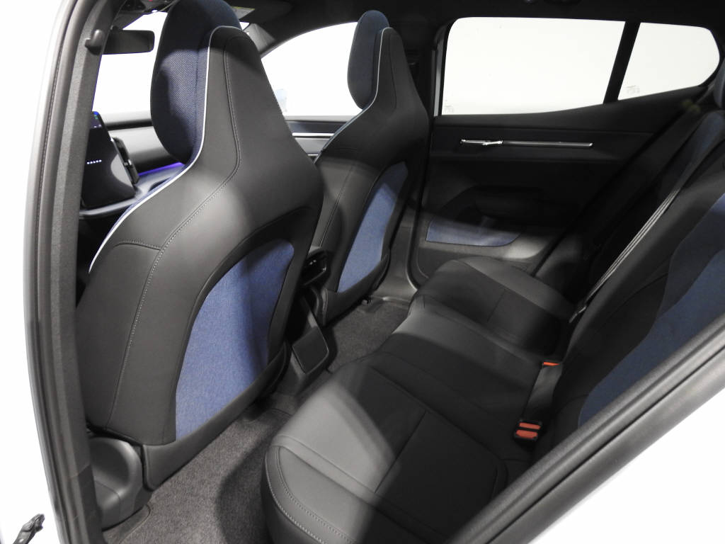 VOLVO EX 30 CC E60 Twin Performance AWD-image-12