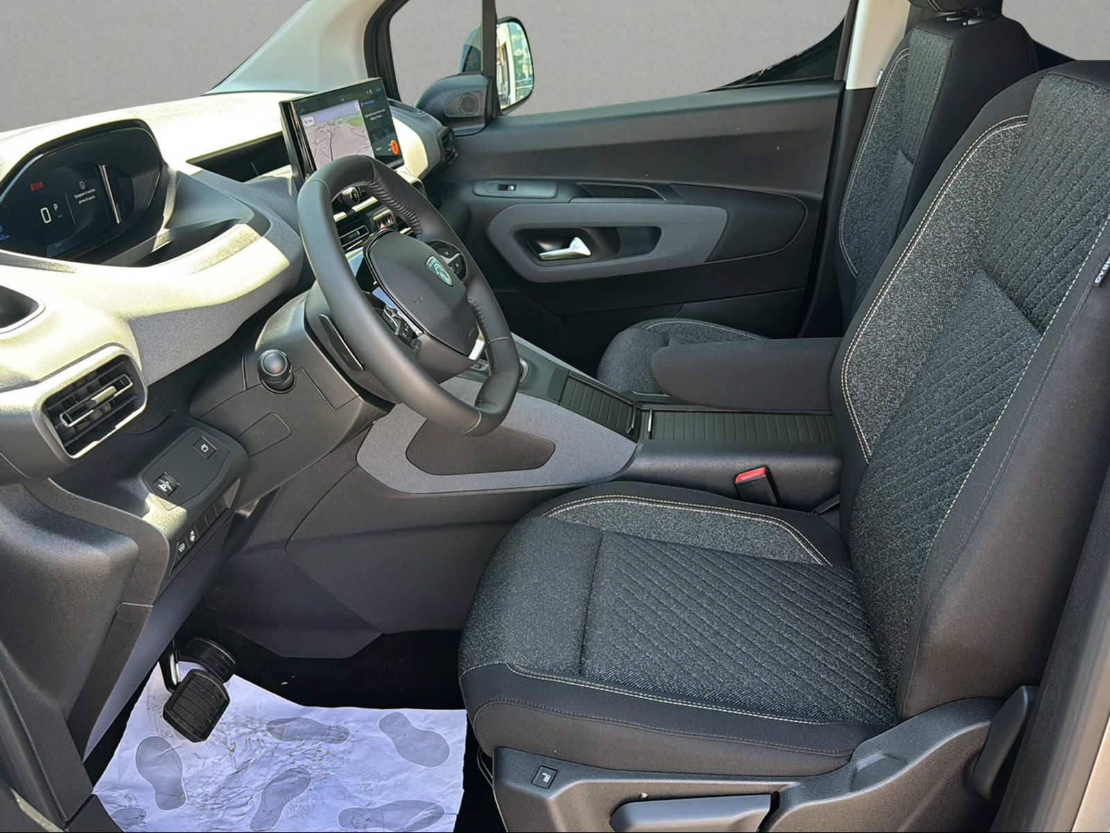 PEUGEOT Rifter Long 1.5 BlueHDi Family Edition EAT8-image-3