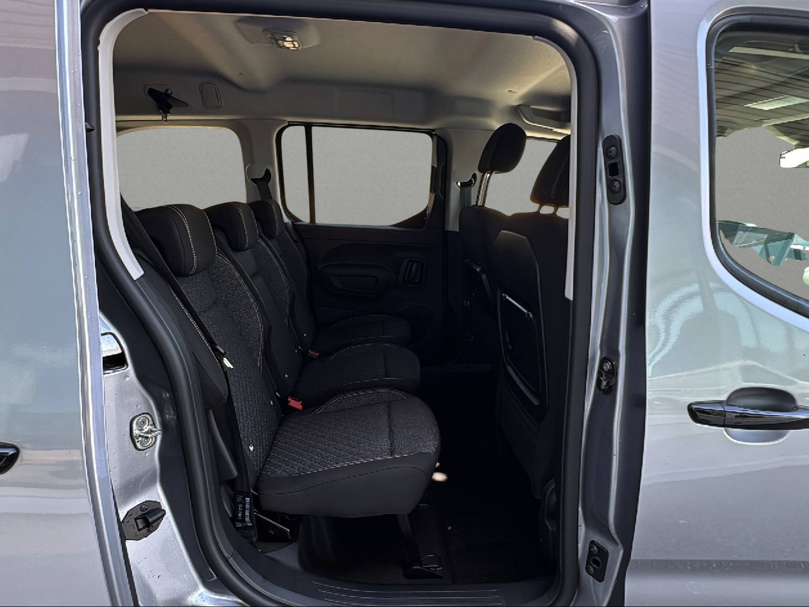 PEUGEOT Rifter Long 1.5 BlueHDi Family Edition EAT8-image-13
