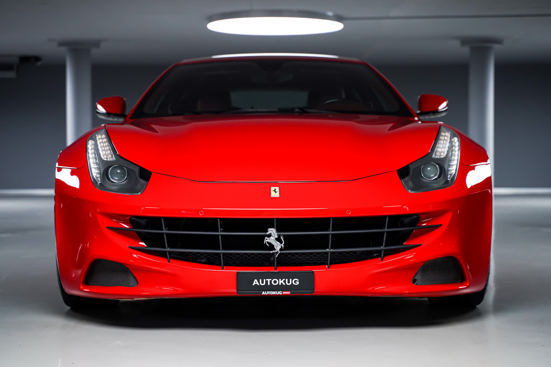 FERRARI FF-showroom-element-1
