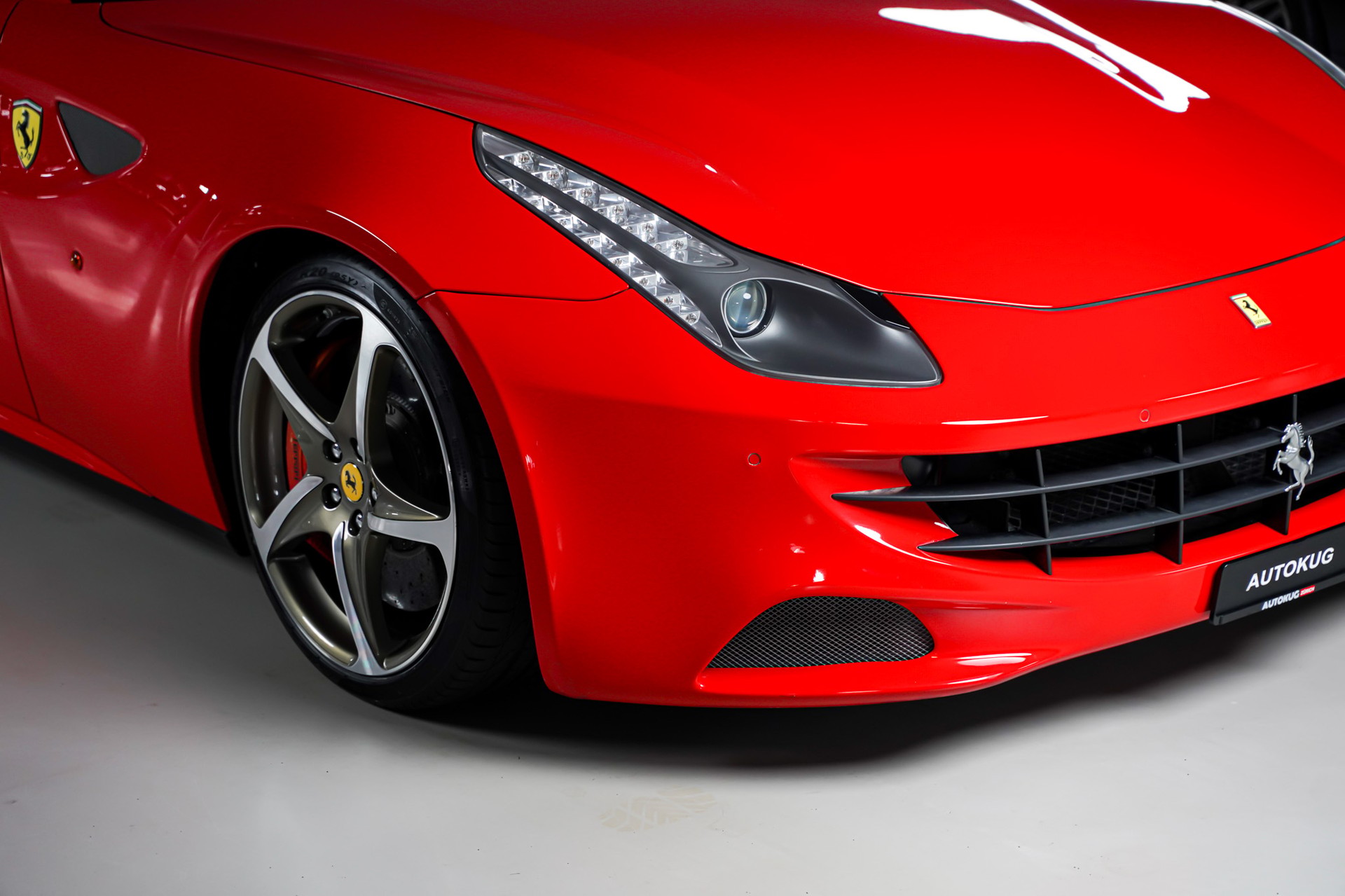 FERRARI FF-showroom-element-3