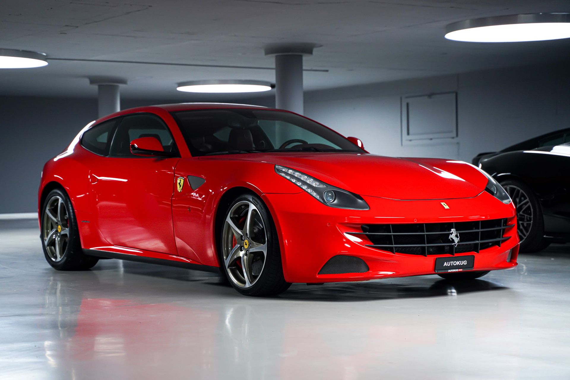 FERRARI FF-showroom-element-2