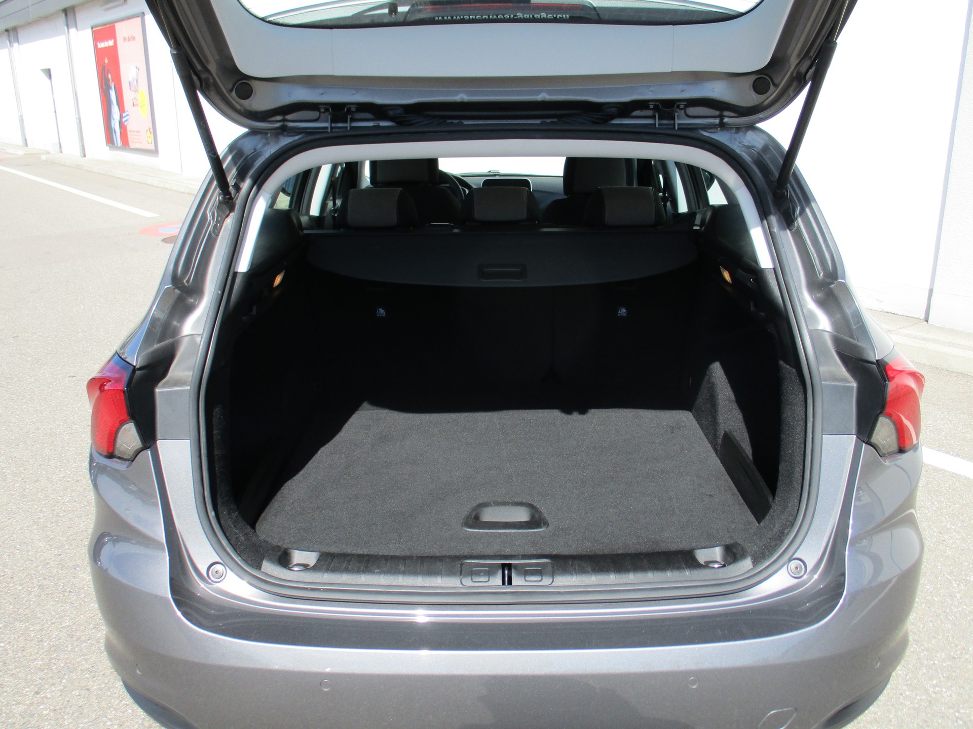 FIAT Tipo SW 1.4 T-Jet 120PS Lounge (Kombi)-image-4