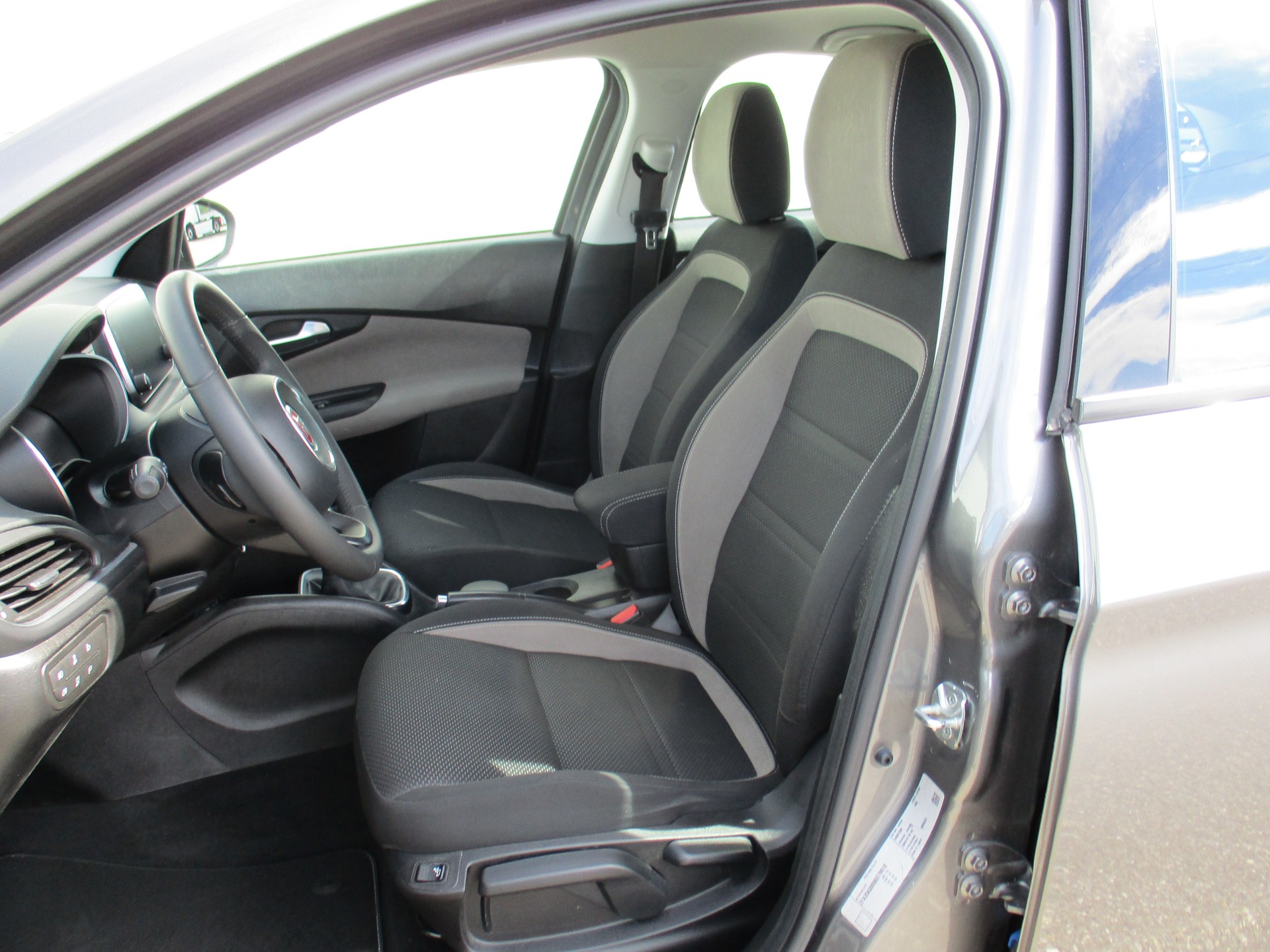 FIAT Tipo SW 1.4 T-Jet 120PS Lounge (Kombi)-image-7