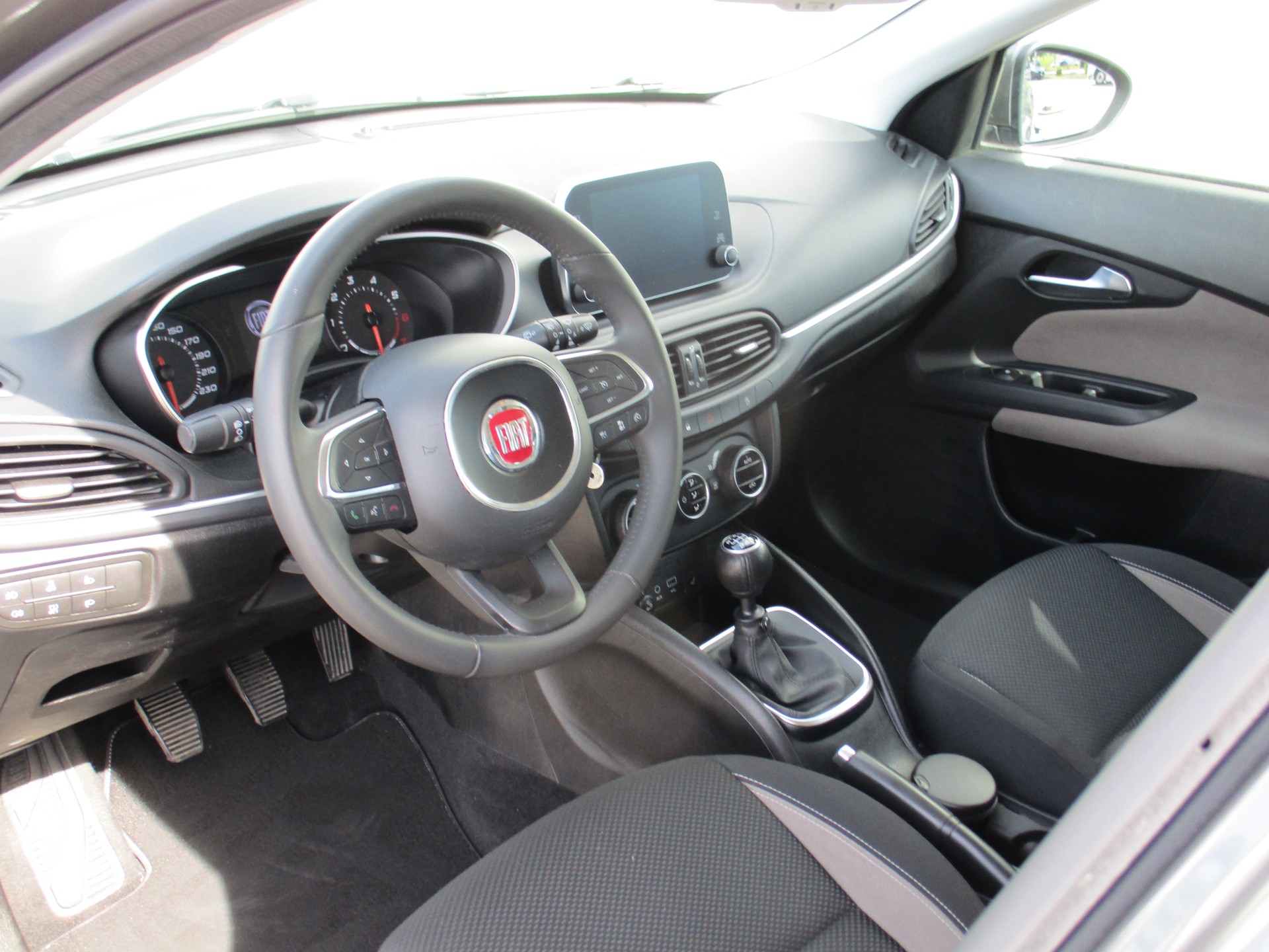 FIAT Tipo SW 1.4 T-Jet 120PS Lounge (Kombi)-image-6