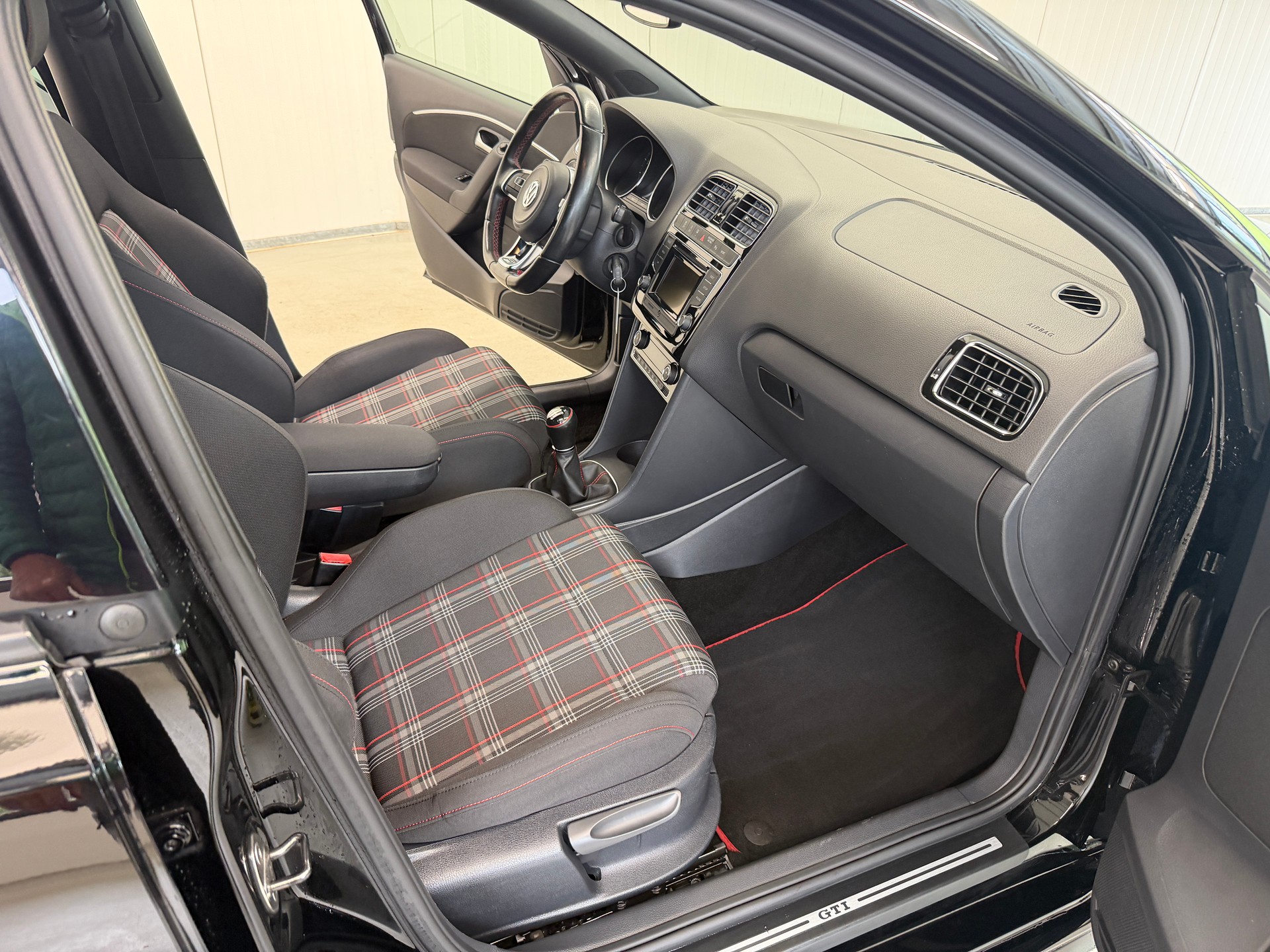 VW Polo 1.8 TSI GTI-image-16