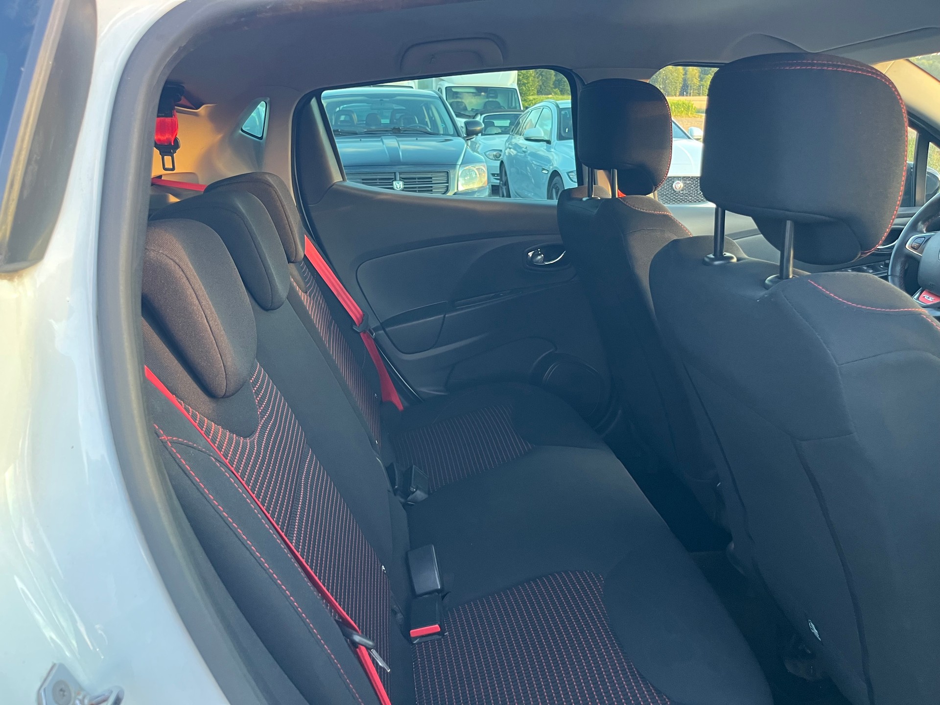 RENAULT Clio 1.6 T RS 200 EDC-image-9