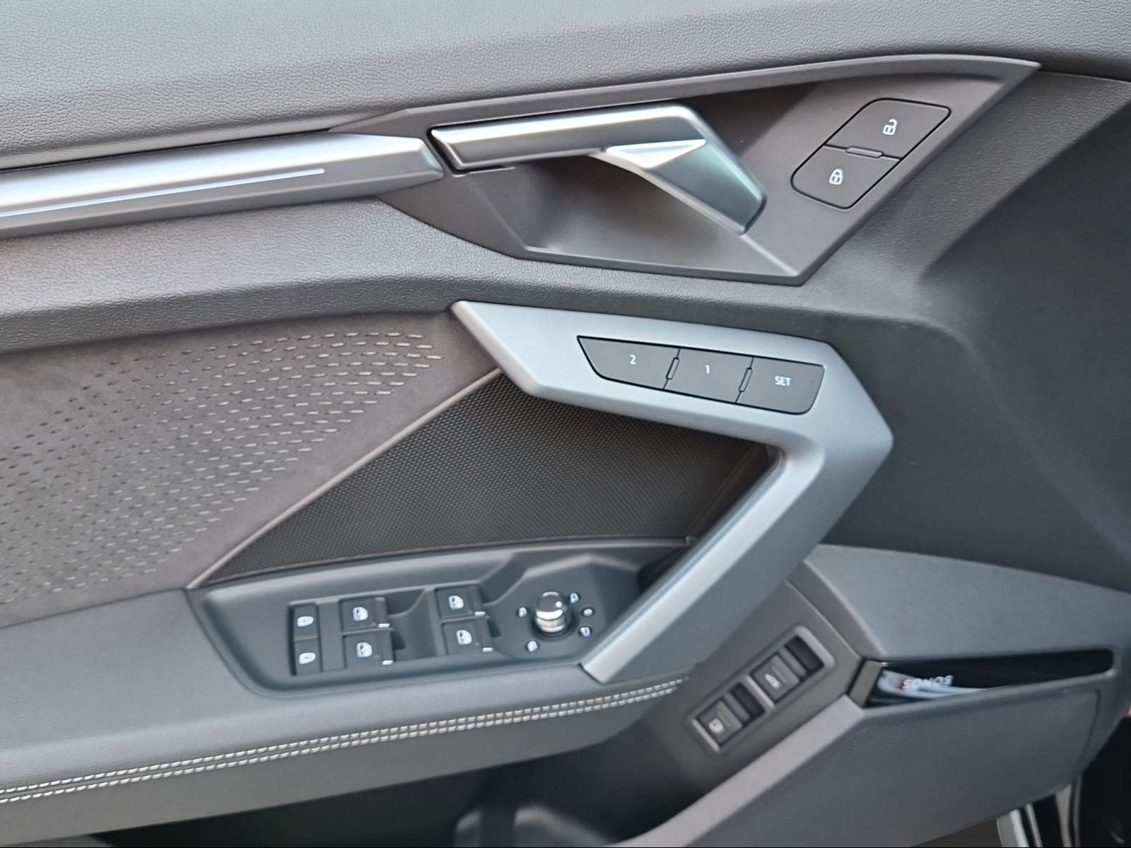 AUDI A3 Sportback TFSI e 200 kW S line Attraction S tronic Mythosschwarz Metallic-image-15