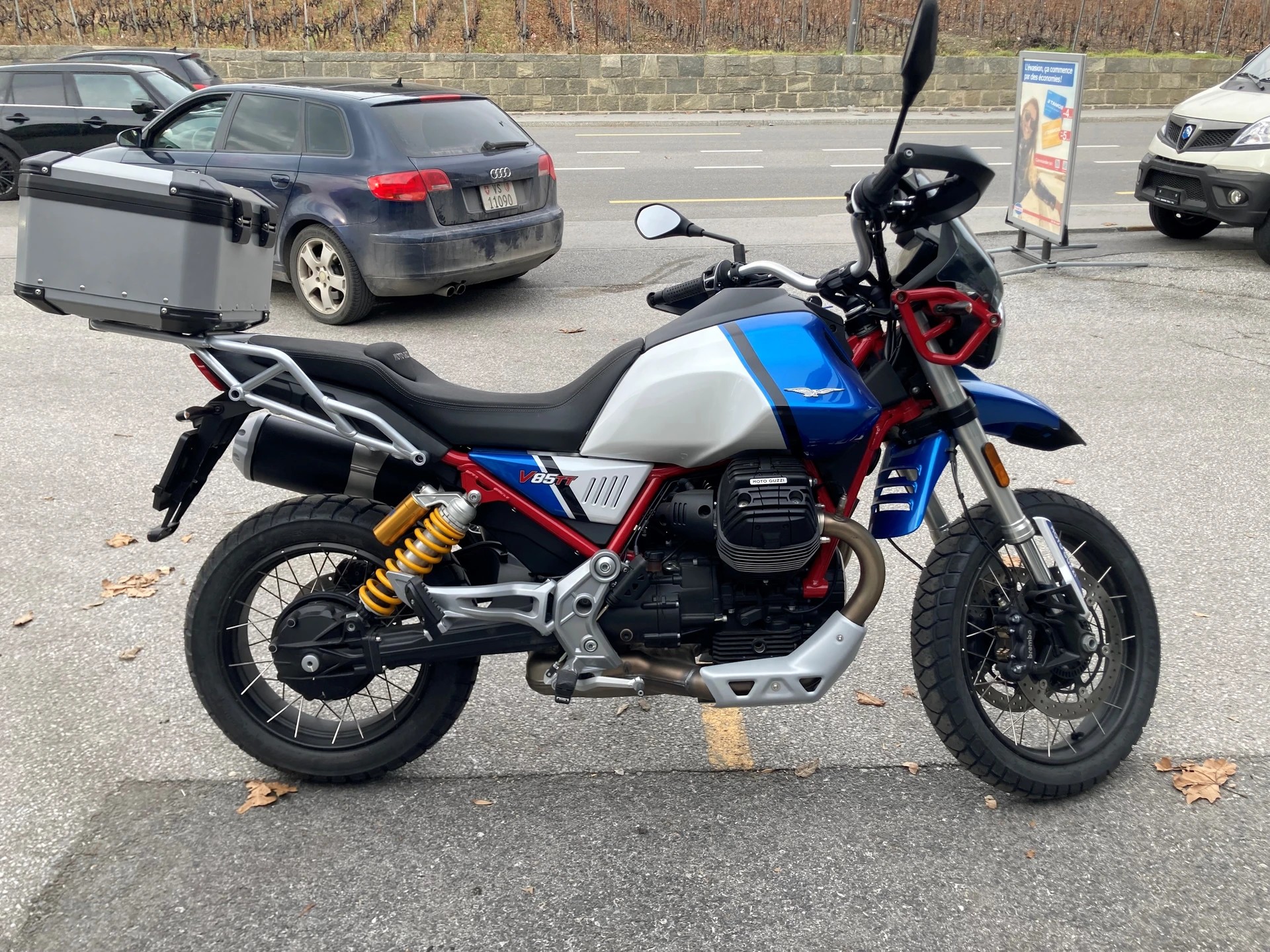 MOTO GUZZI V85 TT Premium Graphics 2-Tone 35kW-image-0