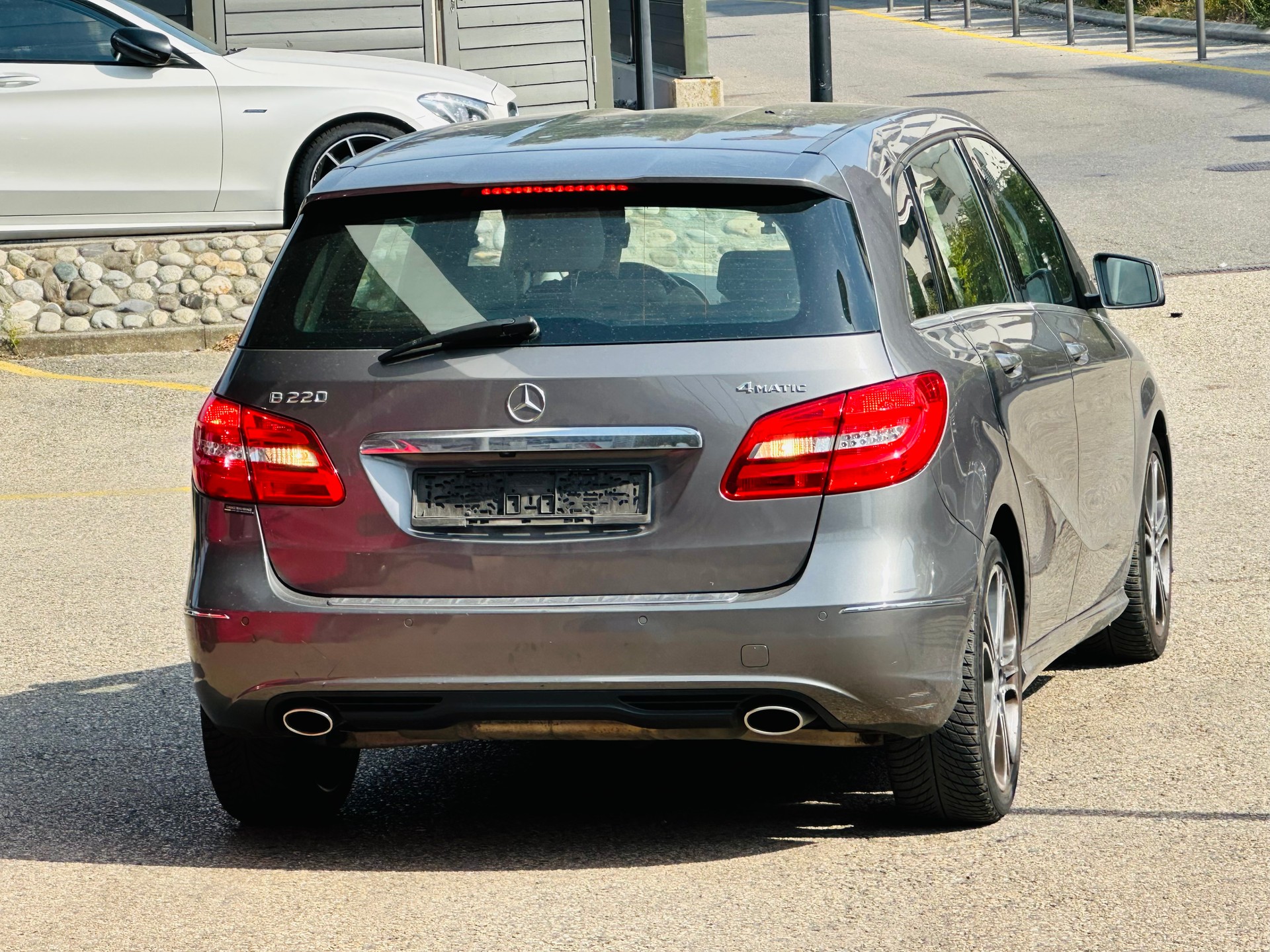 MERCEDES-BENZ B 220 4Matic 7G-DCT-image-6